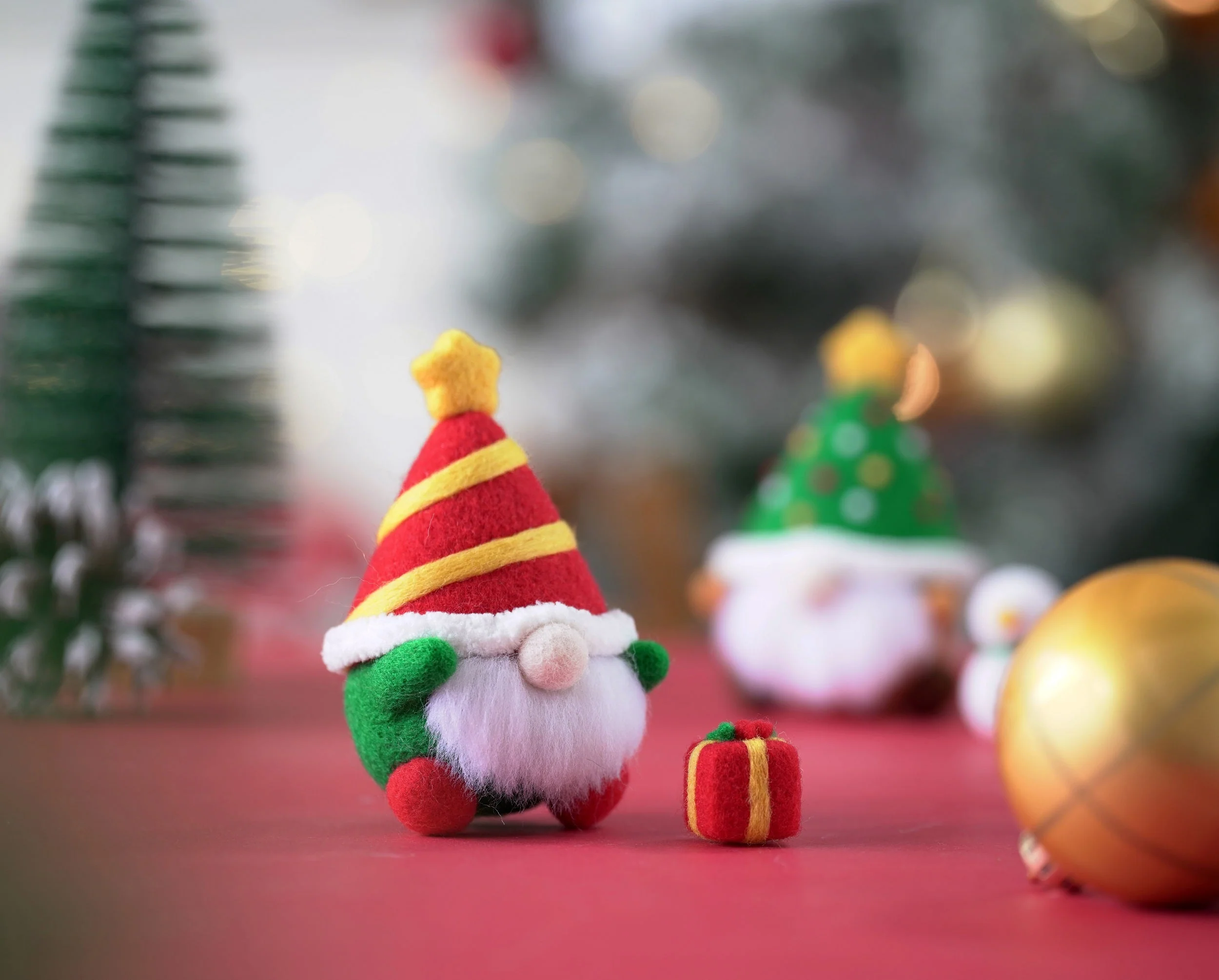 Red Christmas Gnome Needle Felting Kit. Wizardi DIY Wool Craft Kit F07N8-491 - Image 6