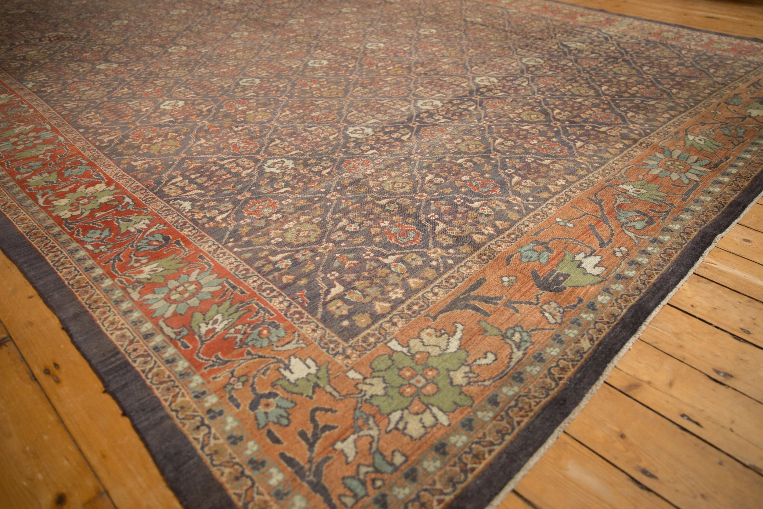 10.5x13.5 Vintage Distressed Mahal Carpet - Image 4