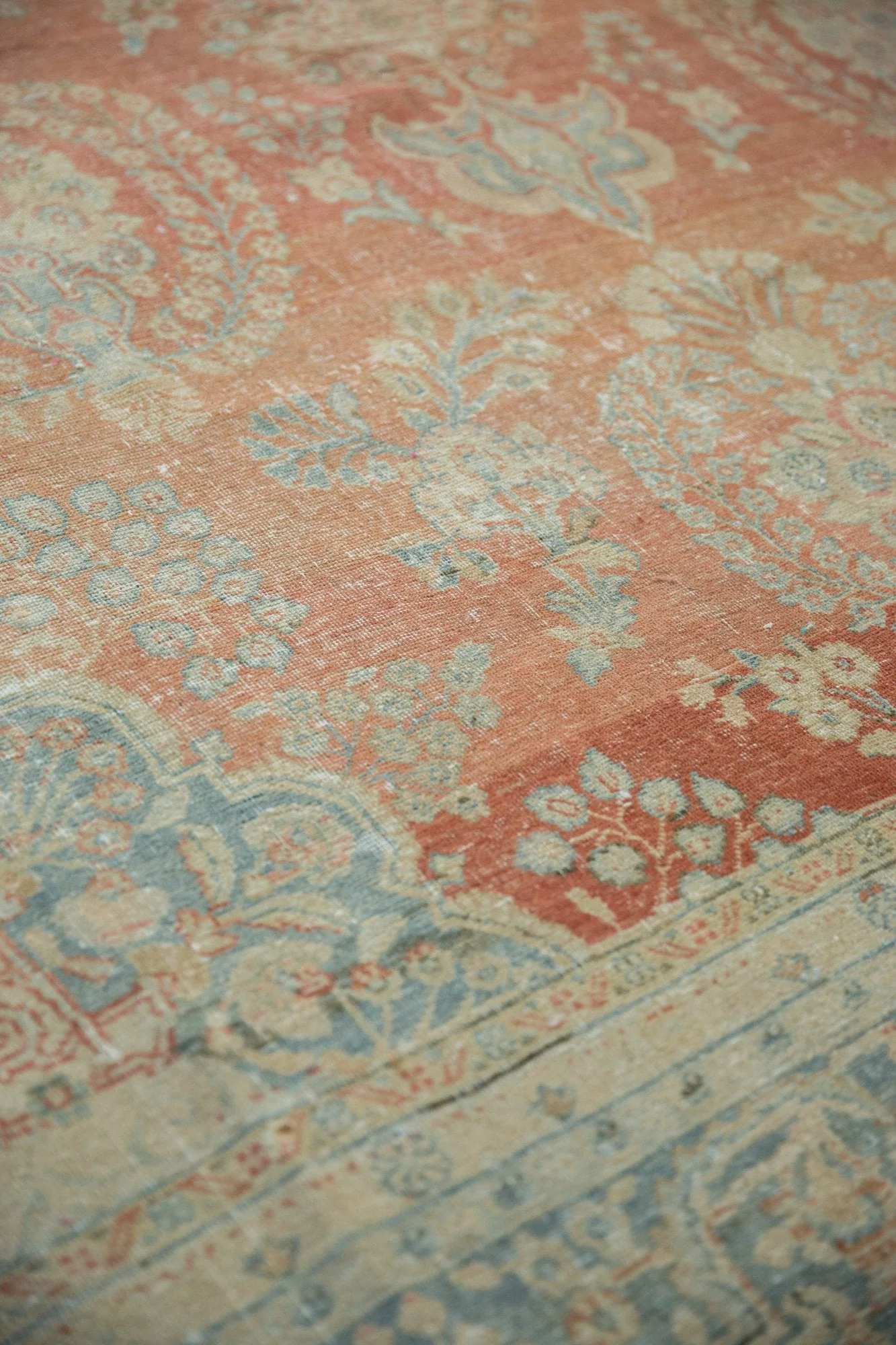 9.5x13.5 Vintage Distressed Mahal Carpet - Image 11