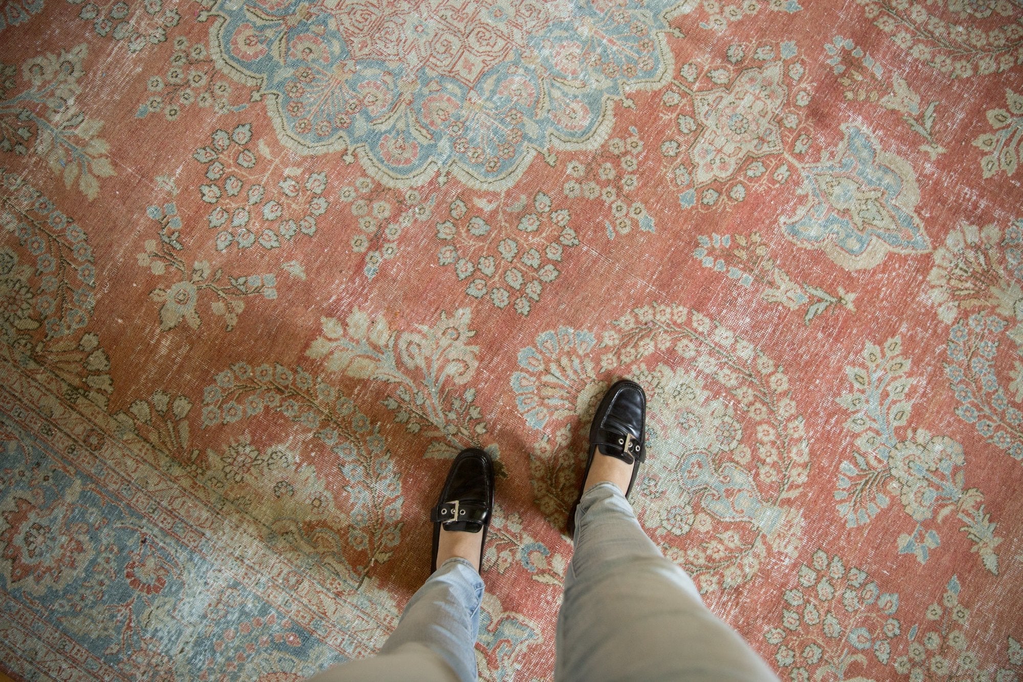 9.5x13.5 Vintage Distressed Mahal Carpet - Image 2