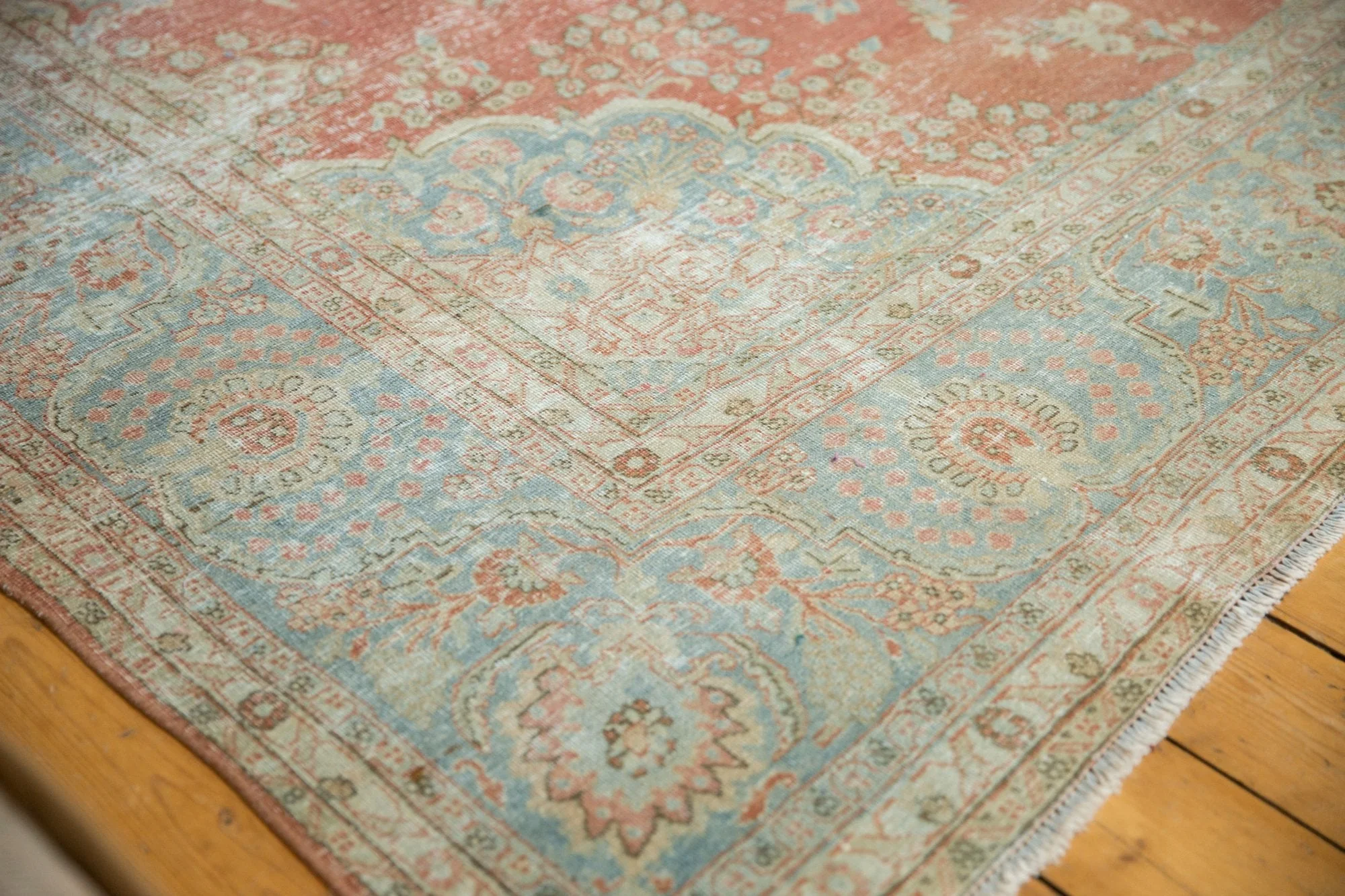 9.5x13.5 Vintage Distressed Mahal Carpet - Image 4