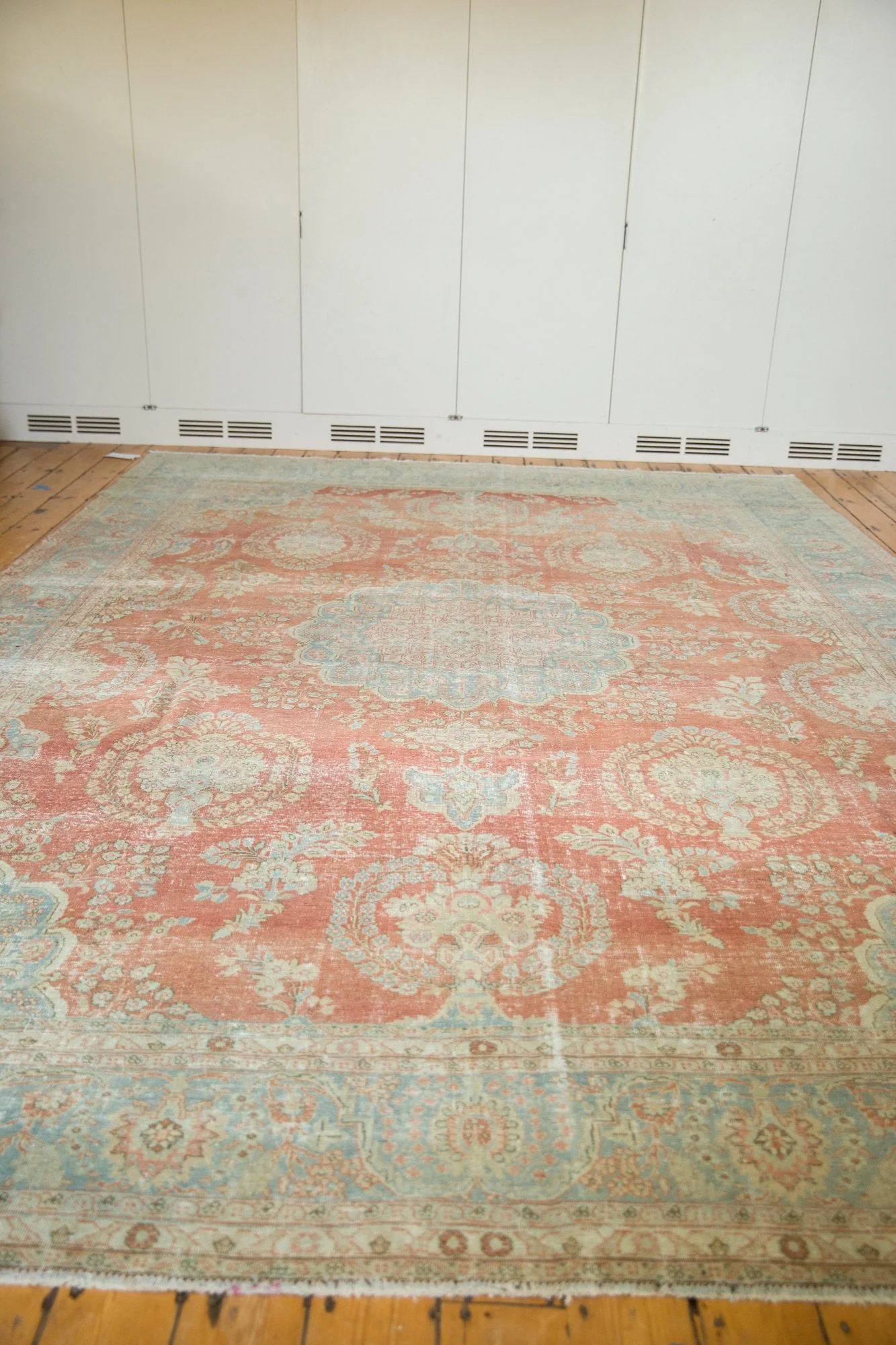 9.5x13.5 Vintage Distressed Mahal Carpet - Image 5