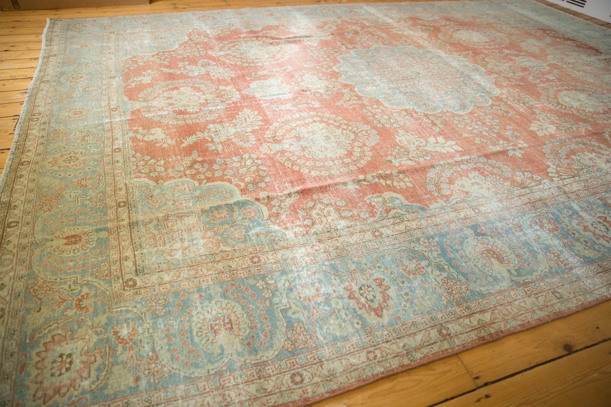 9.5x13.5 Vintage Distressed Mahal Carpet - Image 7