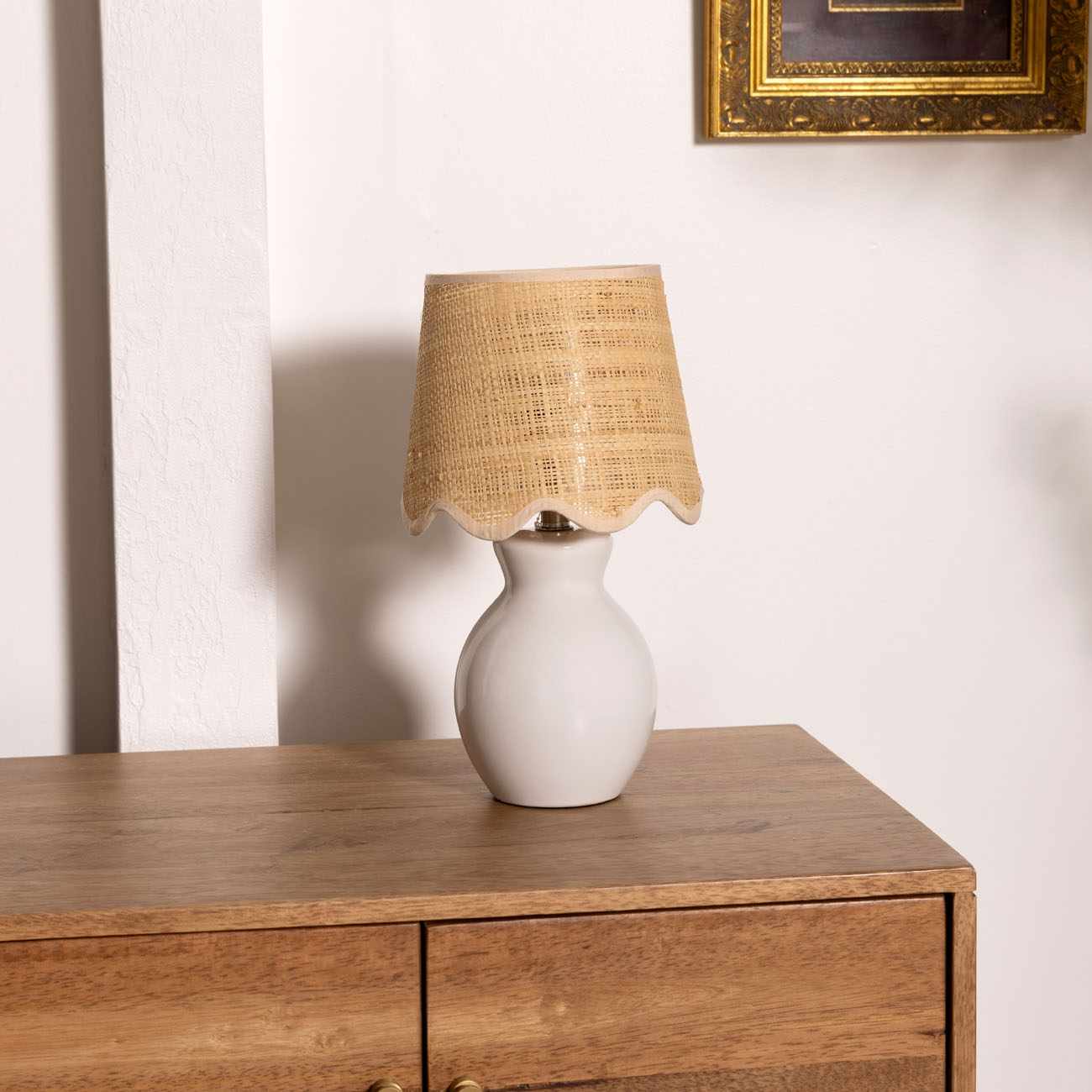 Salgareda White Ceramic Table Lamp - Image 3