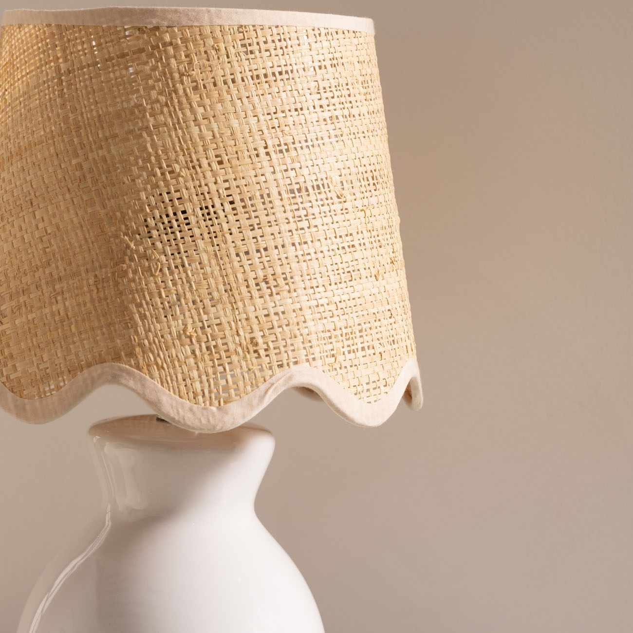 Salgareda White Ceramic Table Lamp - Image 4