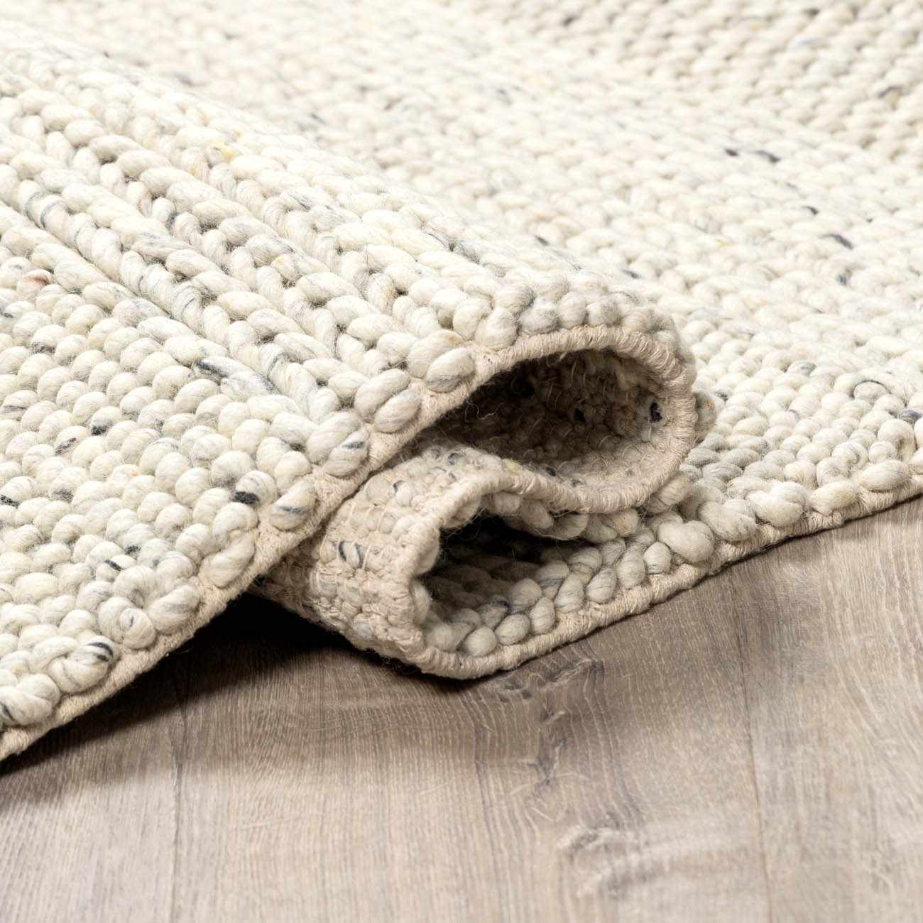 Salvo Luxury Hand Woven Wool Area Rug - Image 6