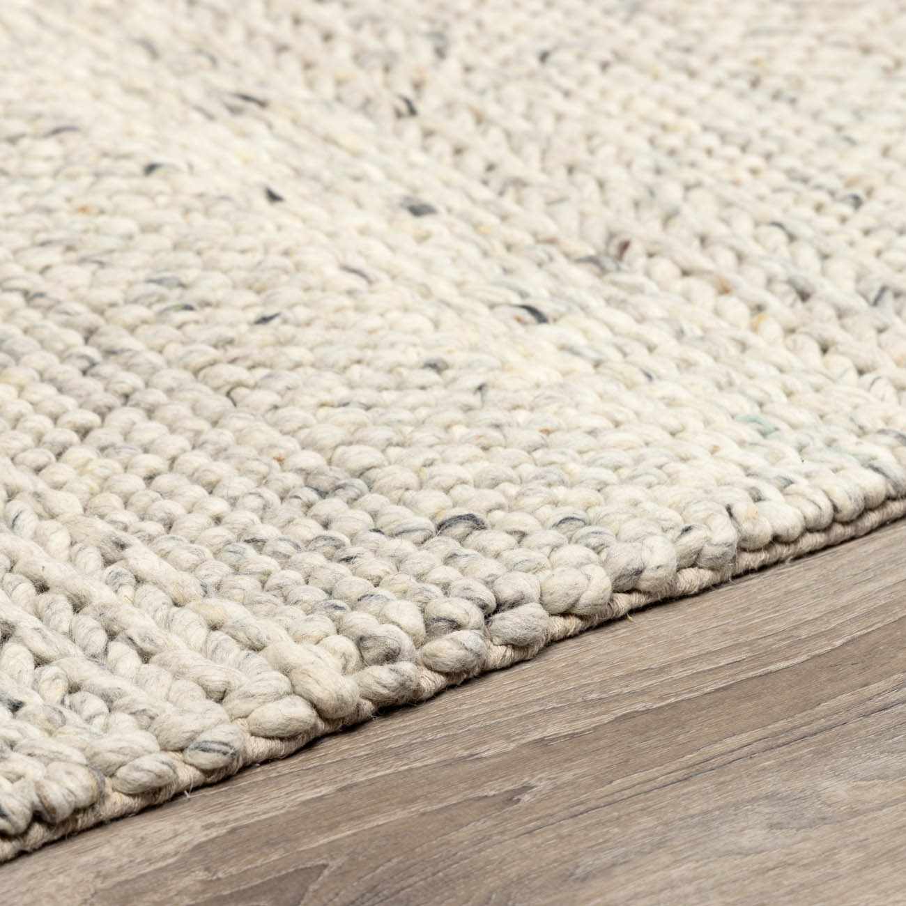 Salvo Luxury Hand Woven Wool Area Rug - Image 7