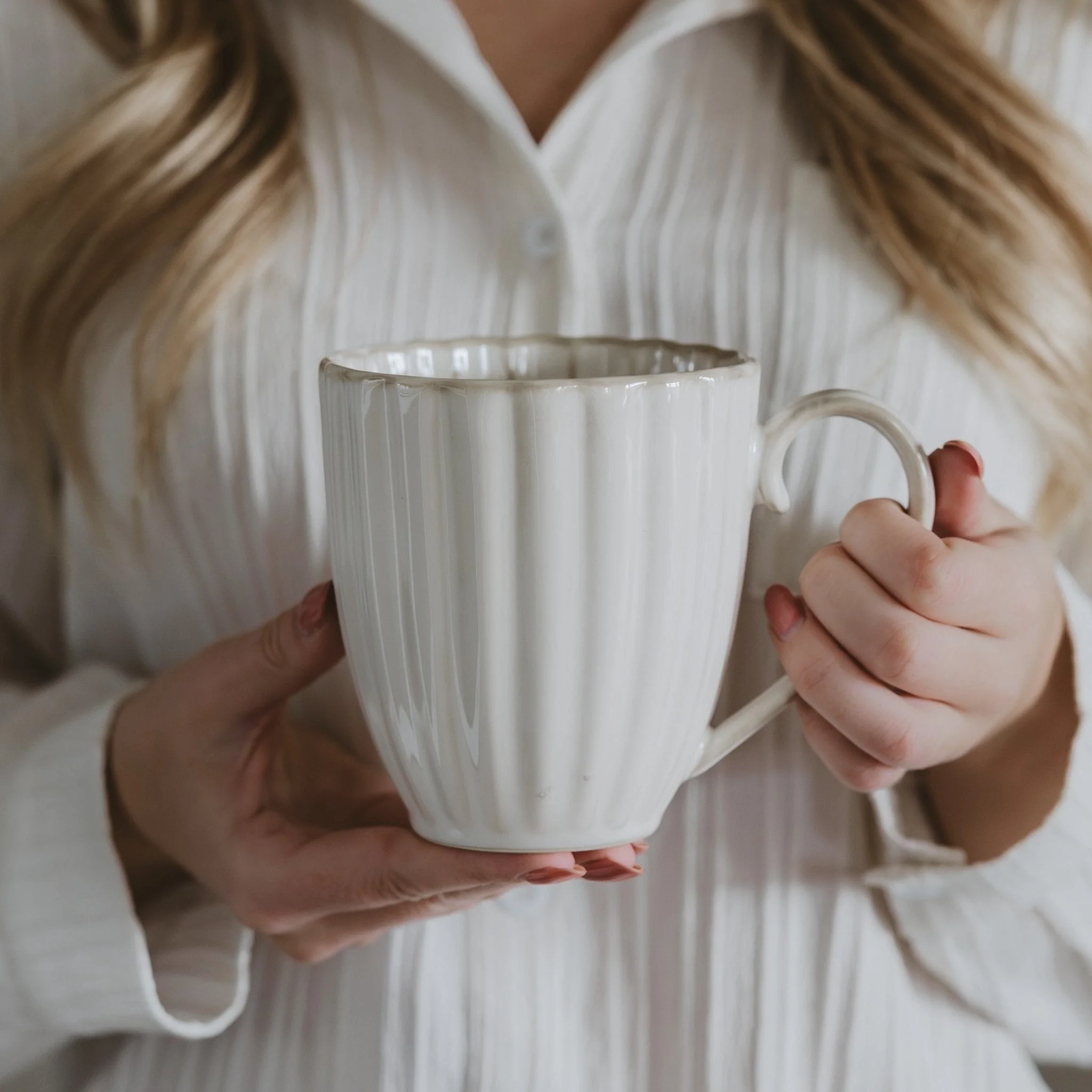 Scallop 20 oz Figural Coffee Mug - Image 3