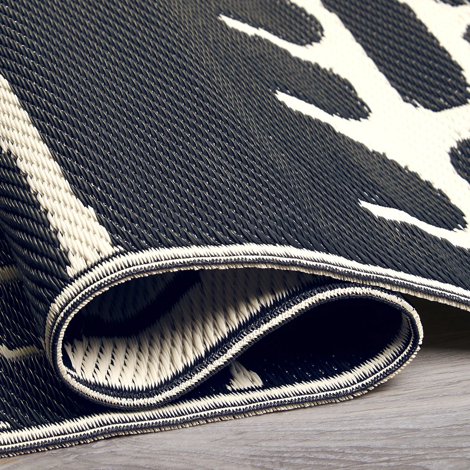 Serowe - Black & White Outdoor Rug for Patio - Image 4