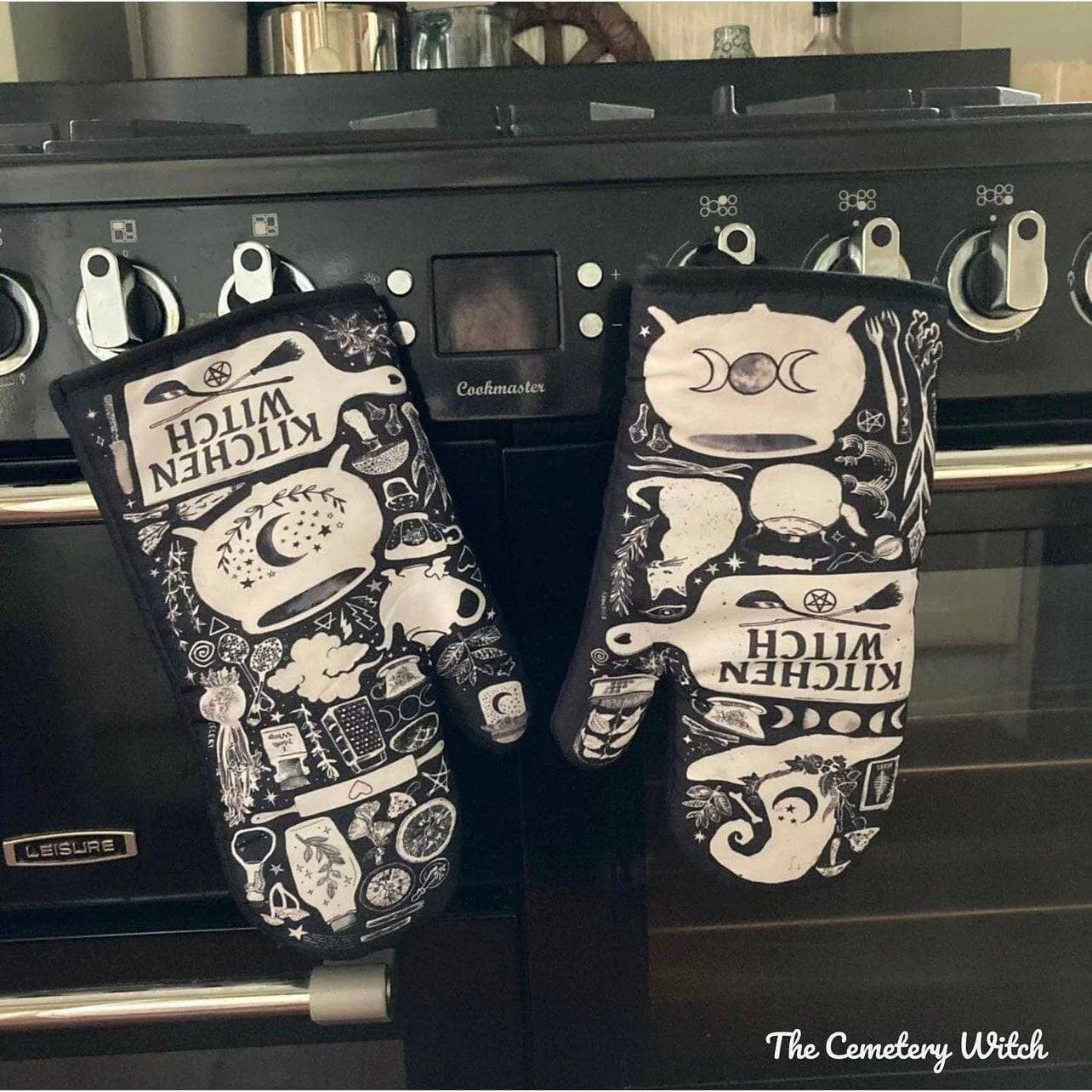 Set of 2 Kitchen Witch Oven Mitt | Pot Holders Hanging Oven Gloves Set - Image 12