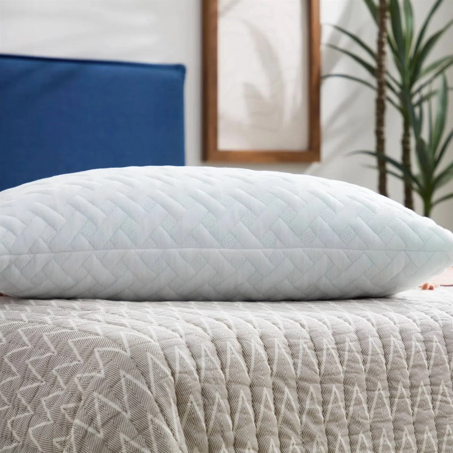 Set of 2 - Shredded Memory Foam Bed Pillows with 2 Pillowcases - Standard size - Image 2