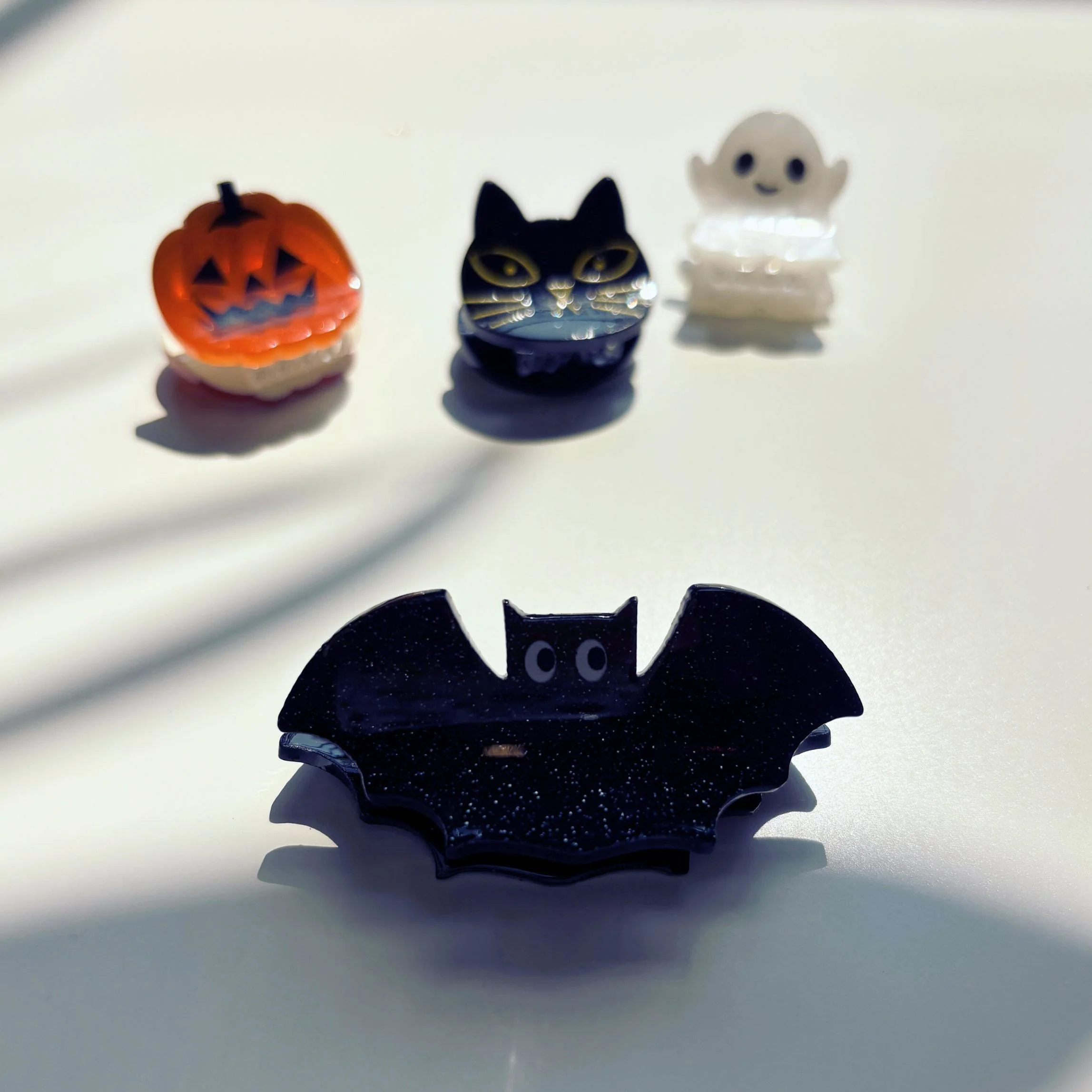 Set of 4 Velvet Claws Mini Spooky Hair Claws | Hair Claw Clip in Giftable Pouch - Image 4