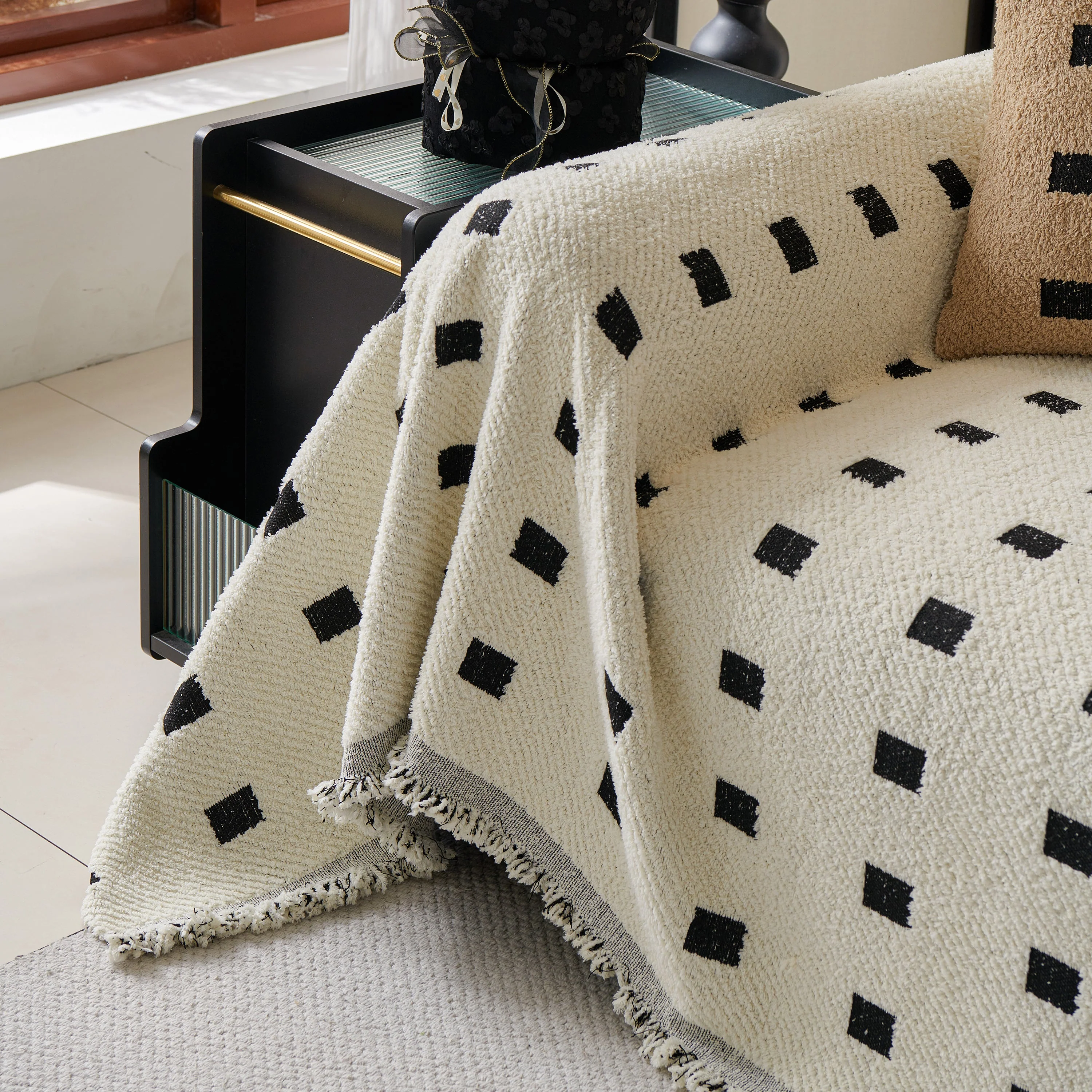 Sofa Throw Blanket with Woven Geometric Pattern & Tassels, Soft & Thick Couch Cover - Image 17