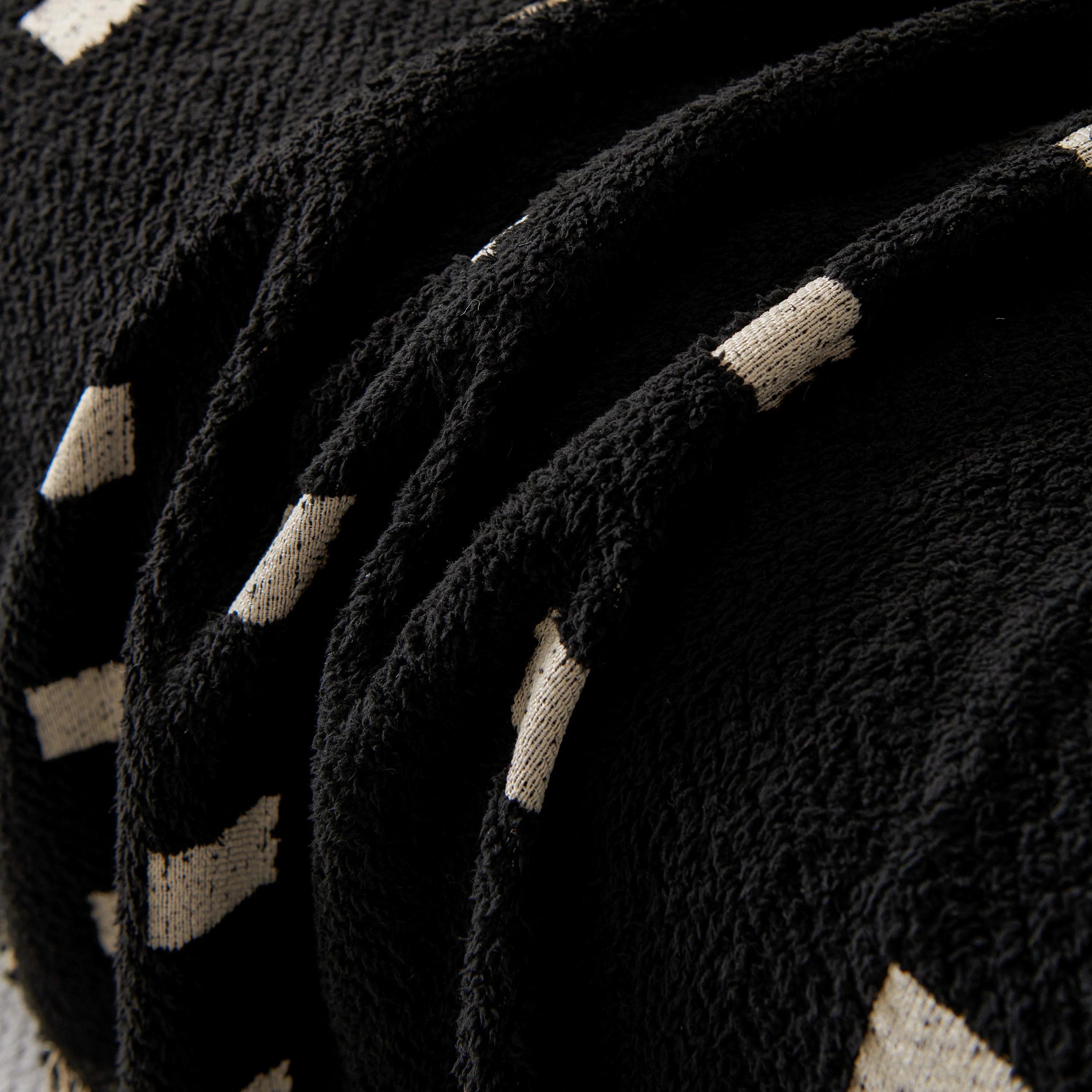Sofa Throw Blanket with Woven Geometric Pattern & Tassels, Soft & Thick Couch Cover - Image 37