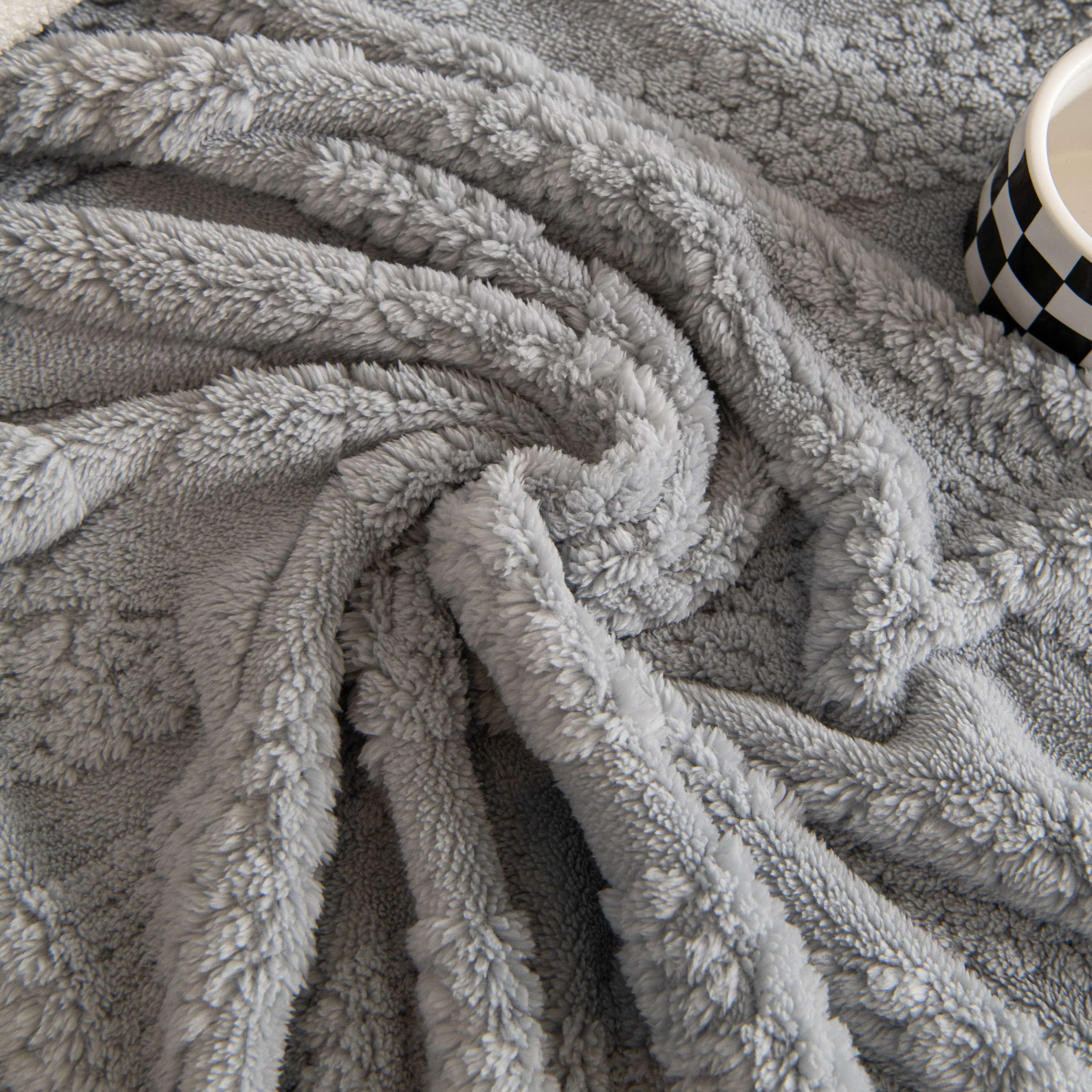 Soft Plush Fleece Throw Blanket for Couch Solid Cute Warm Couch Cover Blanket for Winter - Image 4