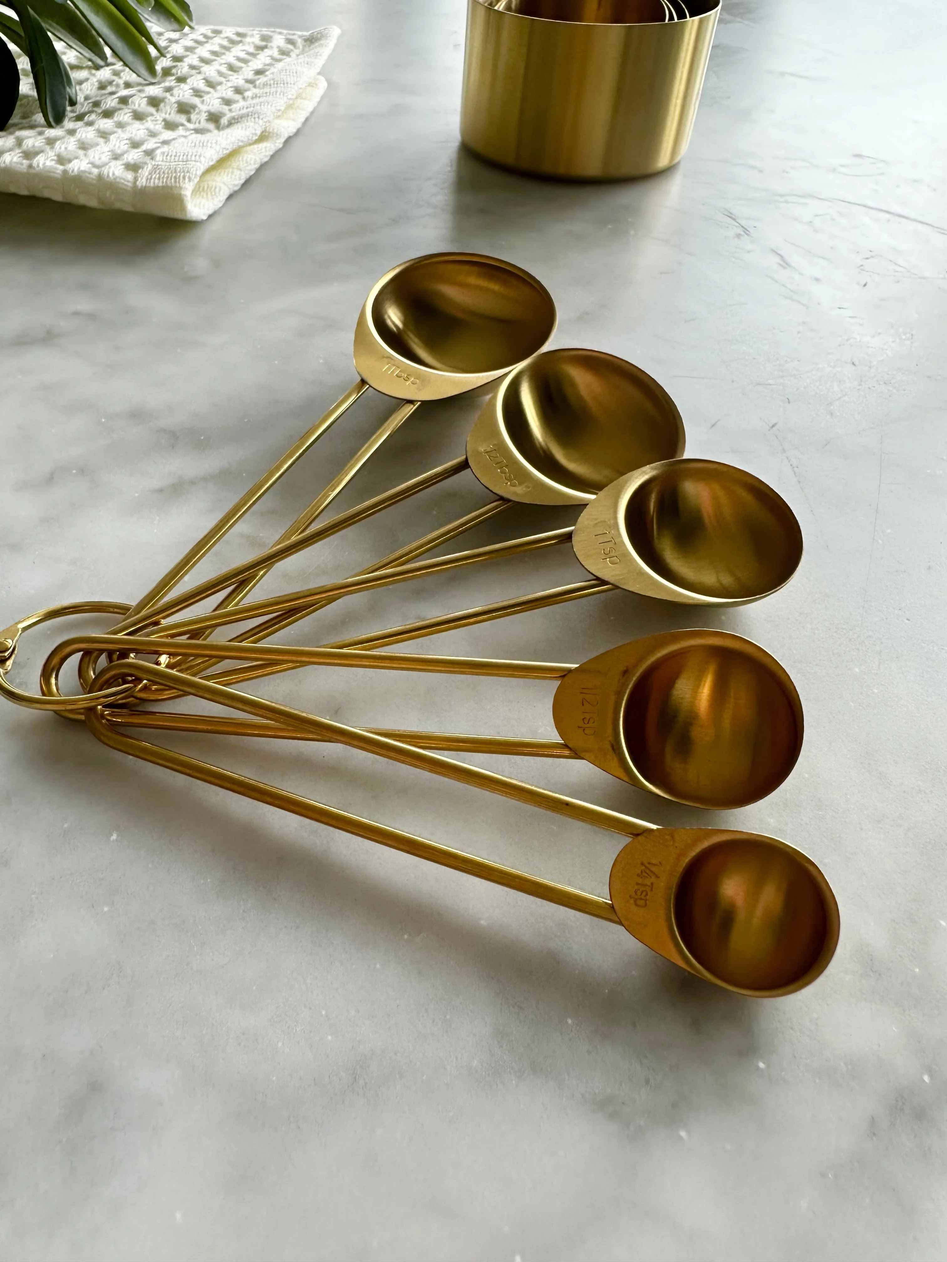 Sorrento Gold Measuring Cups & Spoons Set - Image 2