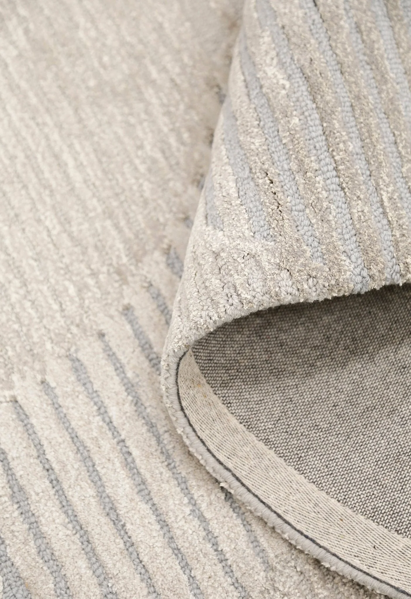 Stone Modern Silver and Beige Ripple Hand Tufted 5x7 Wool Rug - Image 4