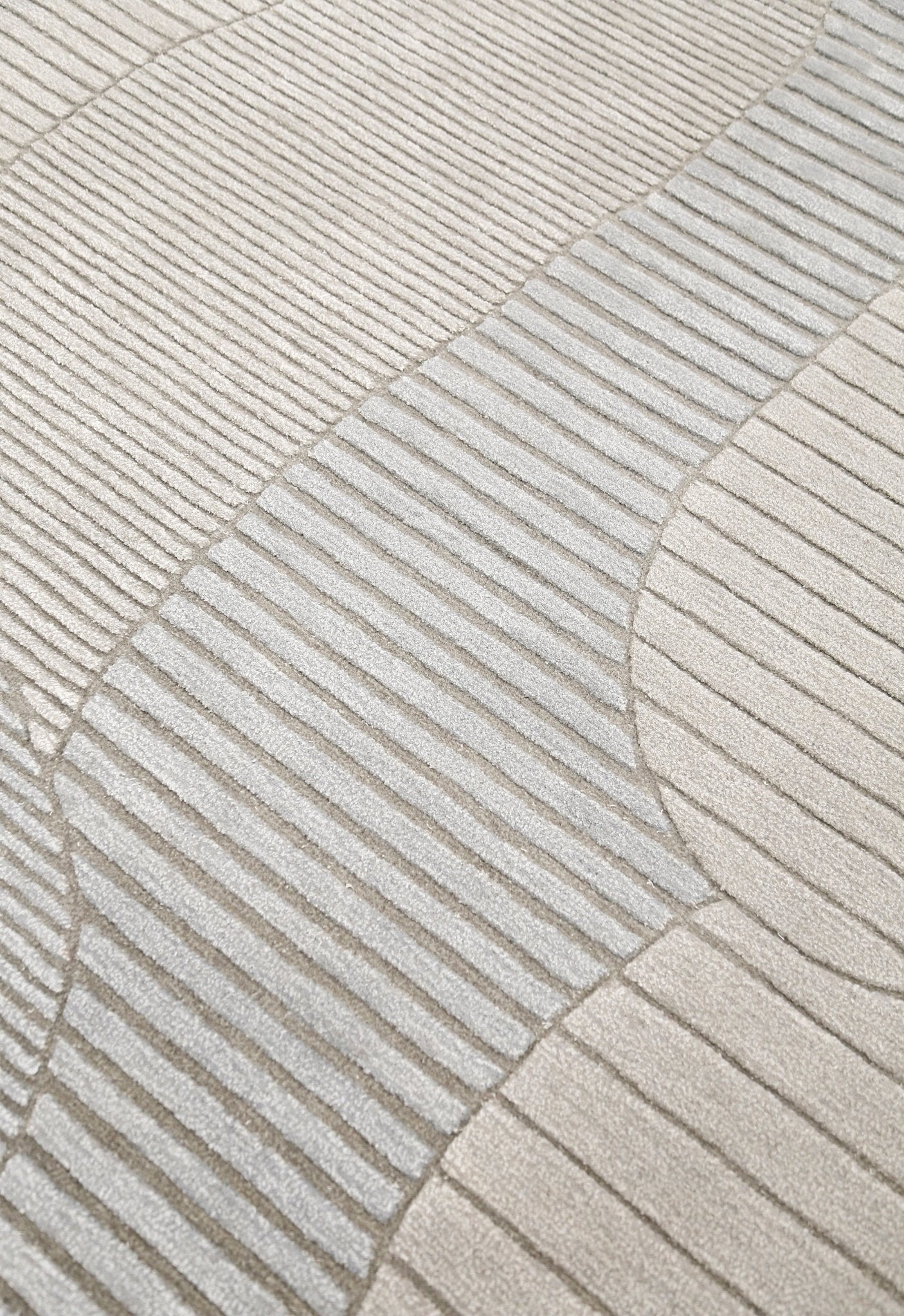 Stone Silver Modern Ripple Hand Tufted 5x7 Wool Area Rug - Image 7