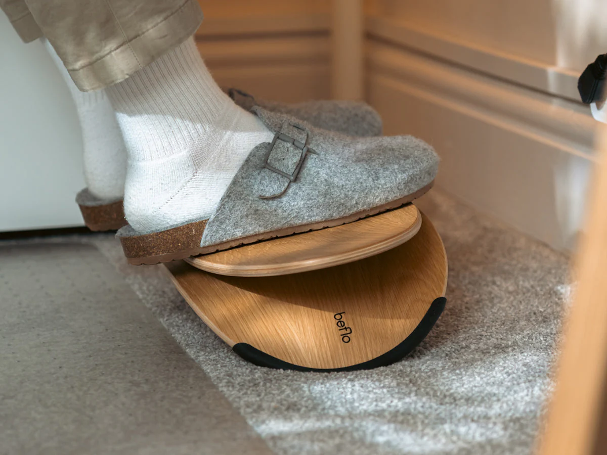 Strata – Ergonomic Wooden Footrest for Standing Desk - Image 3