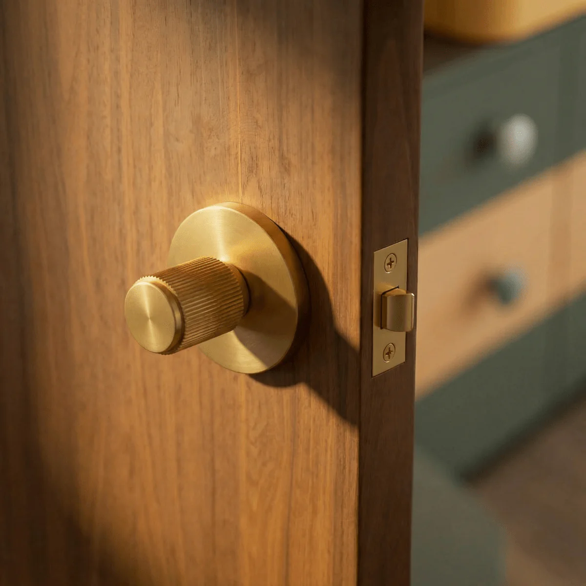 Stron Handle and Lock - Image 2
