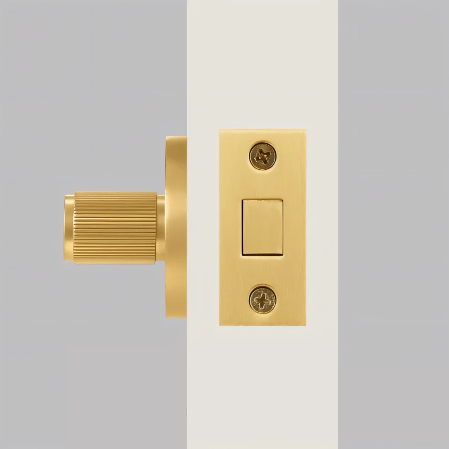 Stron Handle and Lock - Image 9