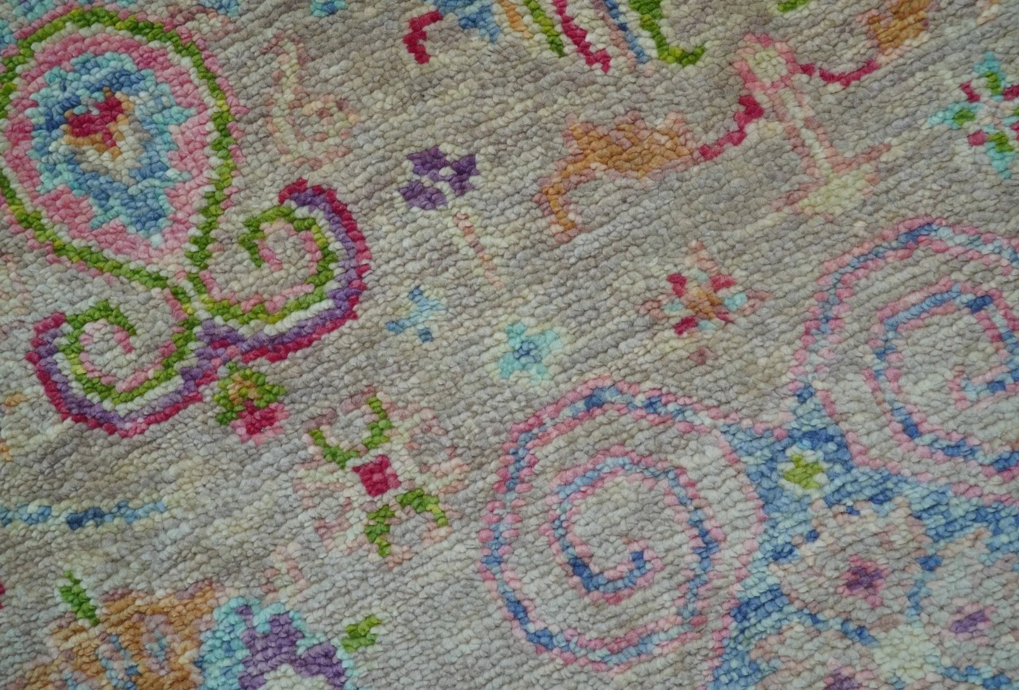 Terra Custom Made Traditional Tribal Design Beige And Pink Hand Knotted Wool Rug - Image 7