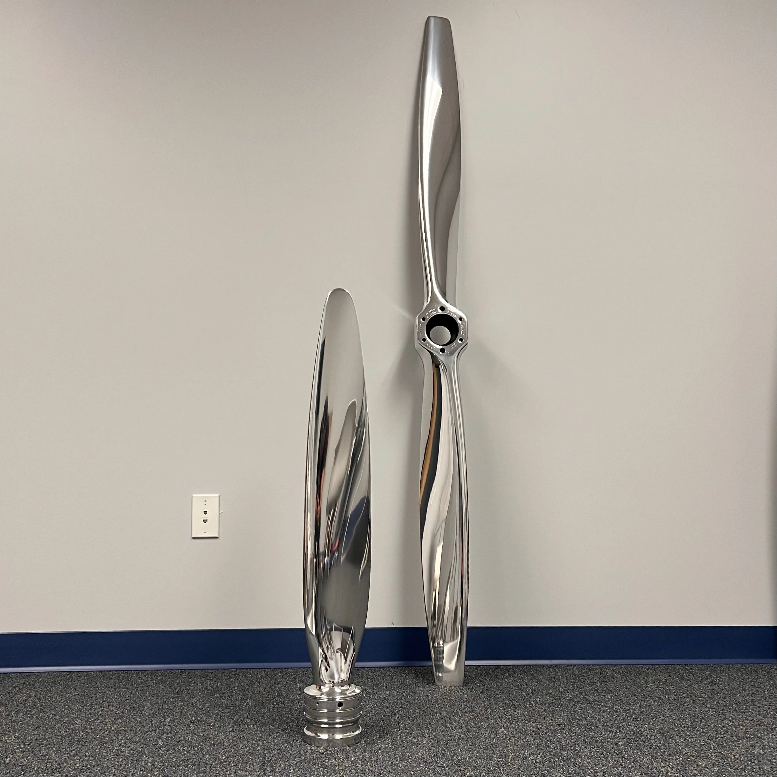 The Propsicle Modern Aviation Art CESSNA 402 Mirror Polished Chrome Airplane Propeller Blade Sculpture ( McCauley ) - Image 10