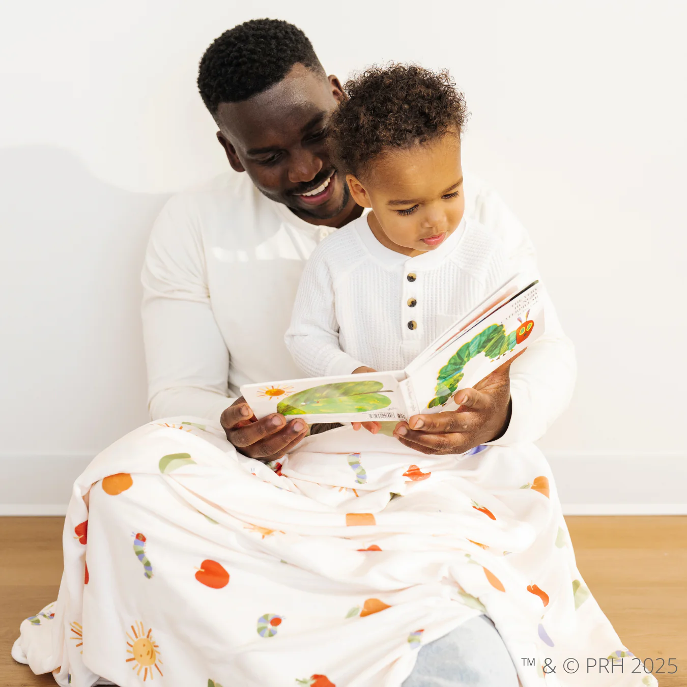 THE VERY HUNGRY CATERPILLAR™ MINKY STRETCH LUXE BLANKETS - Image 9