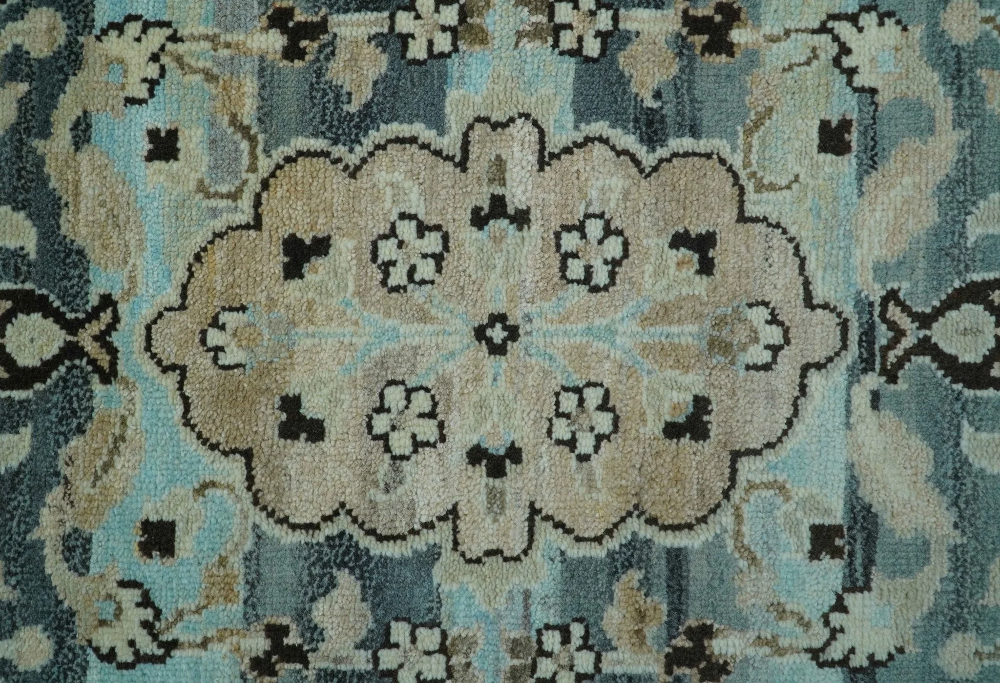 Traditional Oriental Design Beige Hand knotted 6x8.7 Wool Area Rug - Image 5