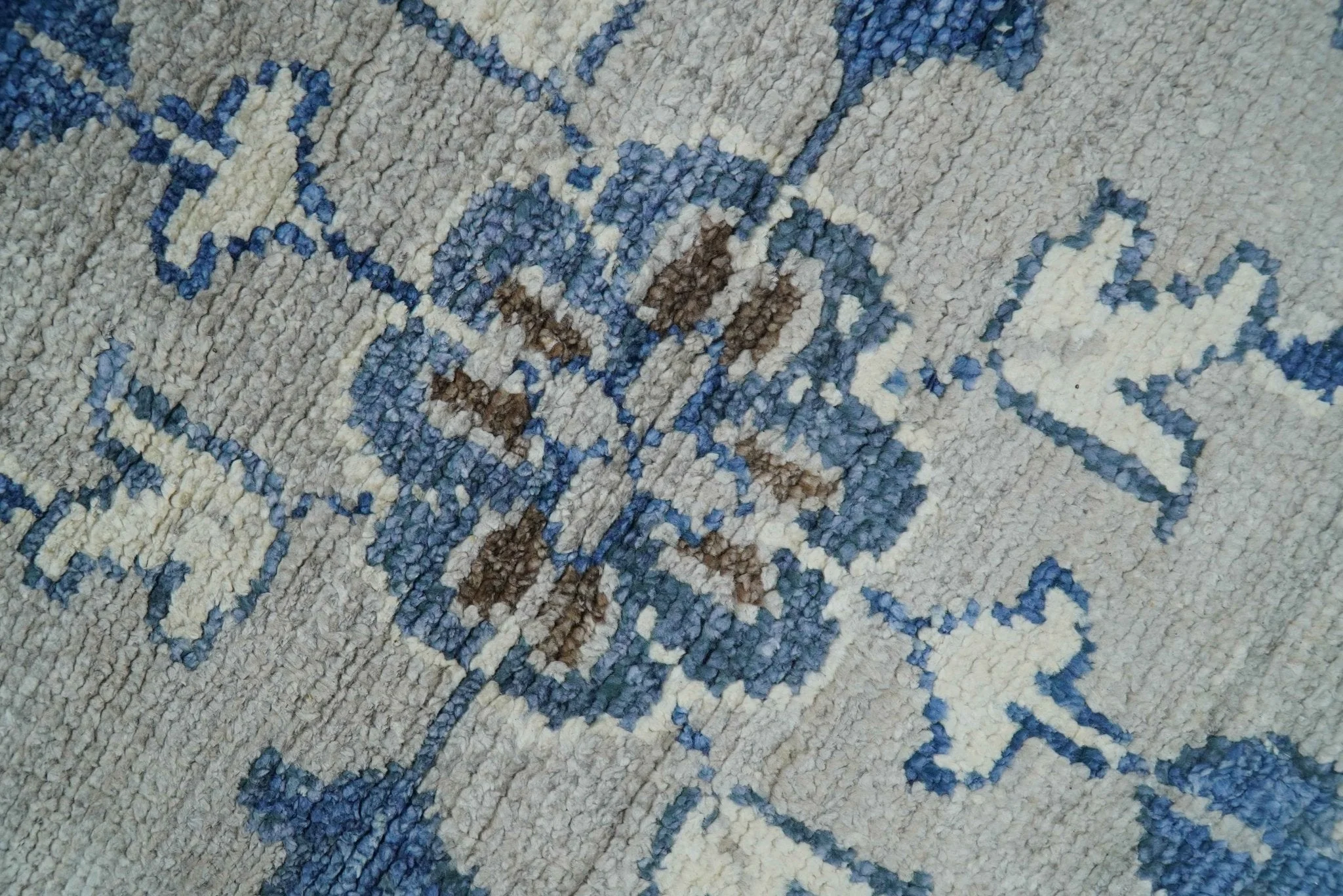 Traditional Oriental Gray And Blue Hand knotted Art Silk Area Rug - Image 6