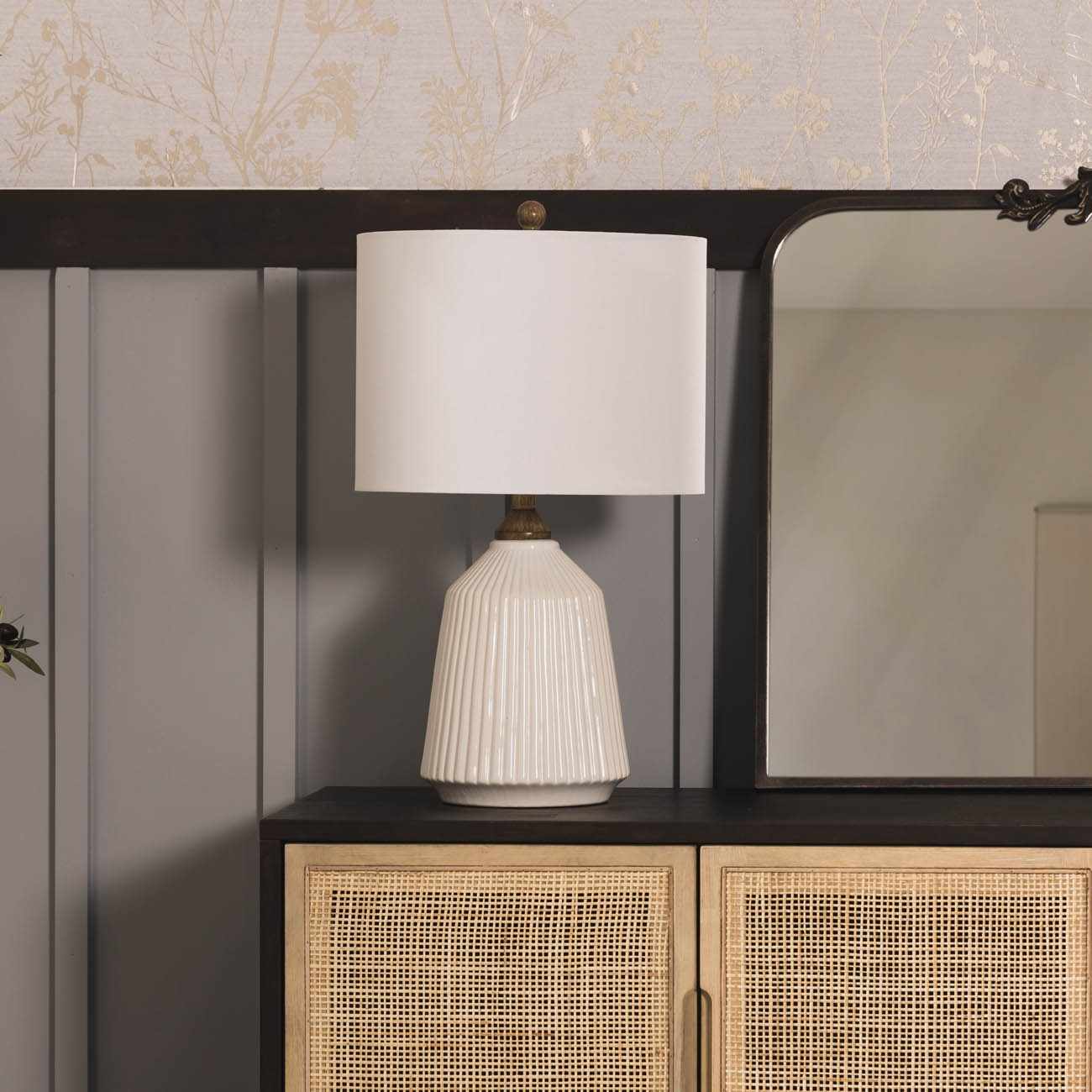 Tramutola White Table Lamp - Image 10