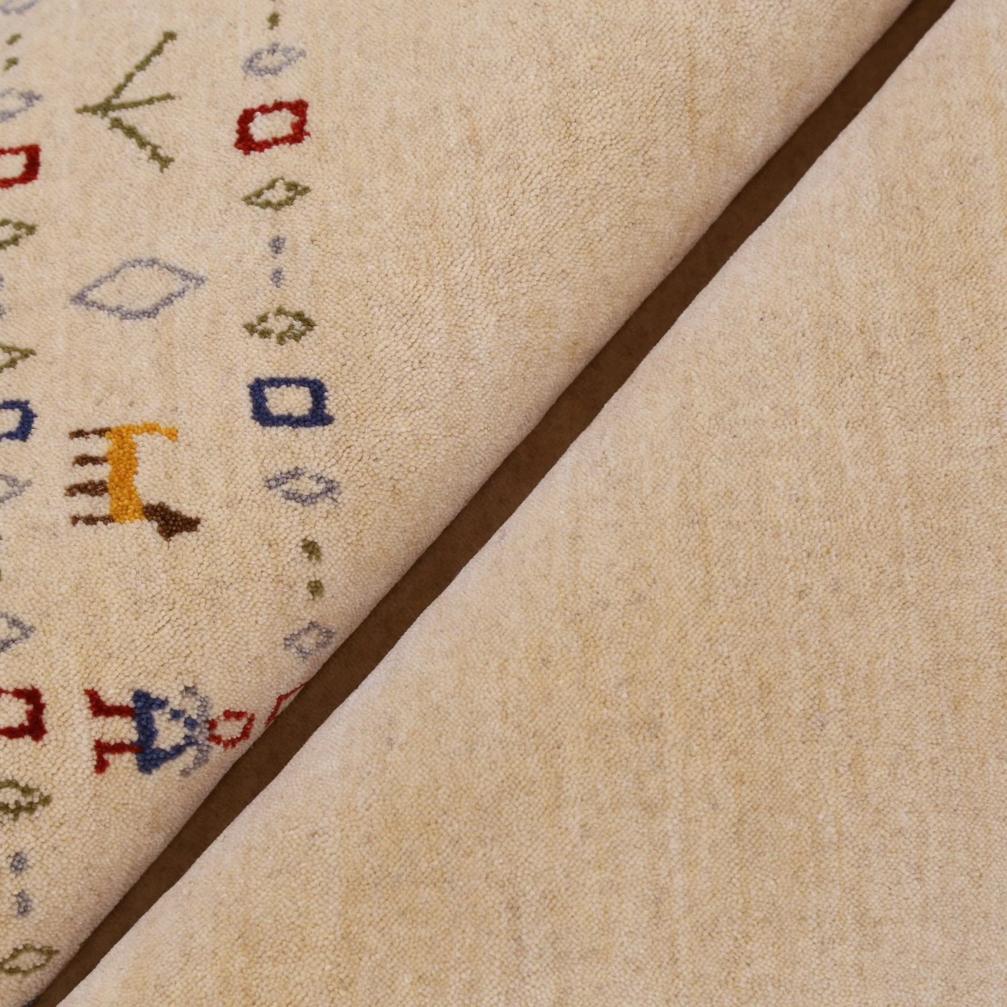 Tribal Border Ivory Design Hand Loomed Wool Area Rug - Image 3
