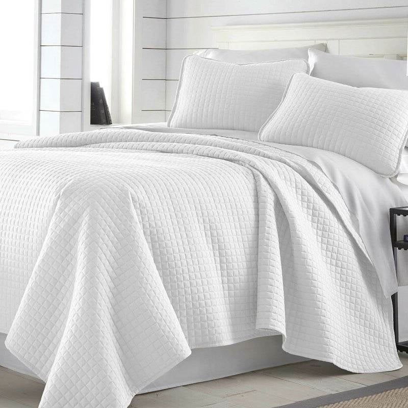 Twin/Twin XL Lightweight White Ultra Soft 2-Piece Microfiber Quilt Set - Image 2