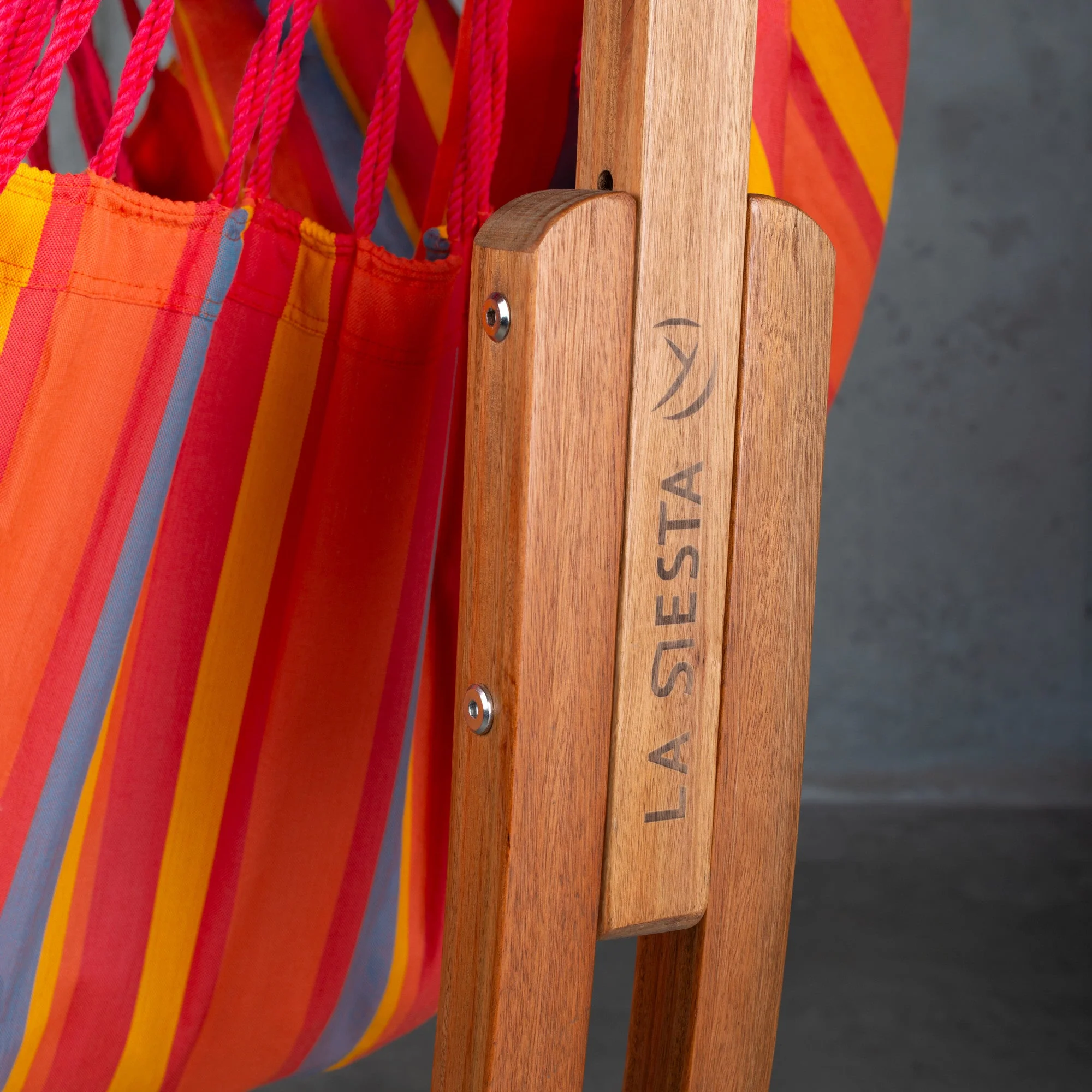 Udine Outdoor Toucan - Weather-Resistant Hammock Chair with FSC® certified Eucalyptus Stand - Image 3