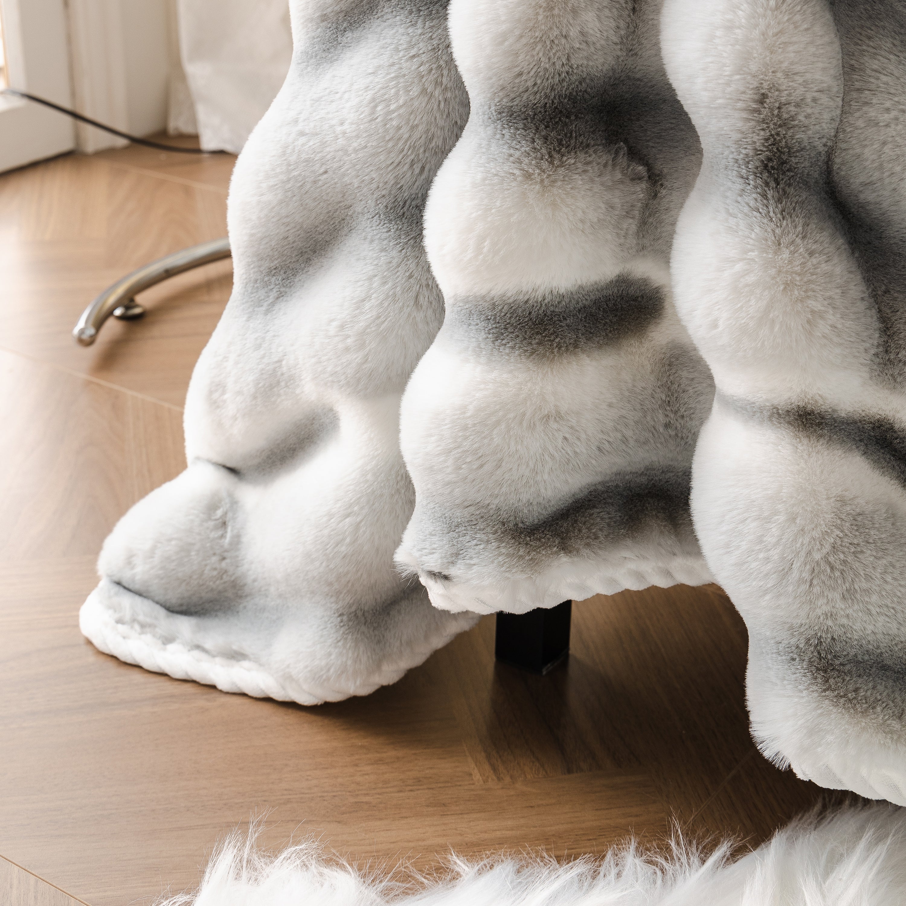 Ultra Soft Faux Fur Couch Cover – Large, Fluffy, and Elegant Sofa Throw Blanket - Image 13
