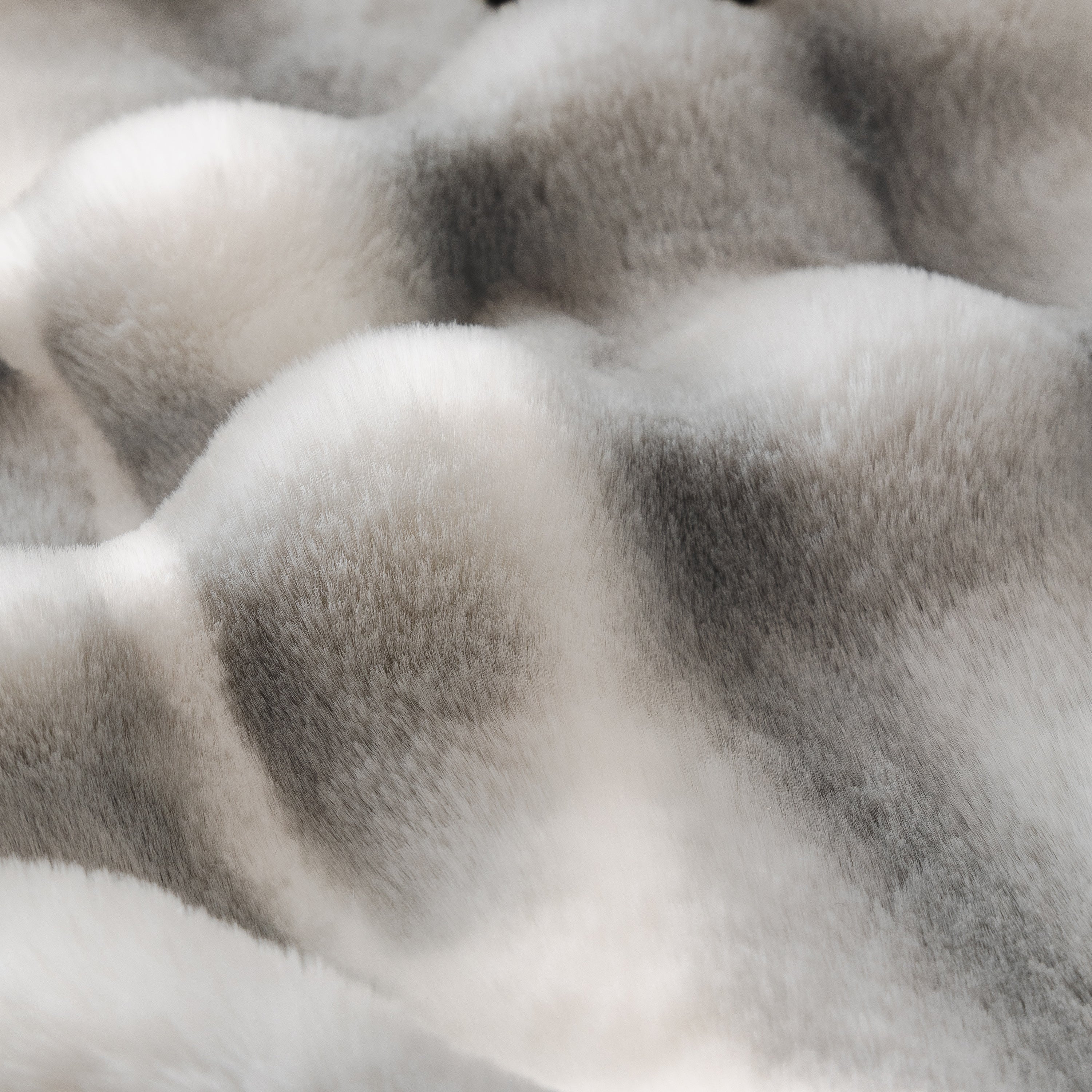 Ultra Soft Faux Fur Couch Cover – Large, Fluffy, and Elegant Sofa Throw Blanket - Image 3