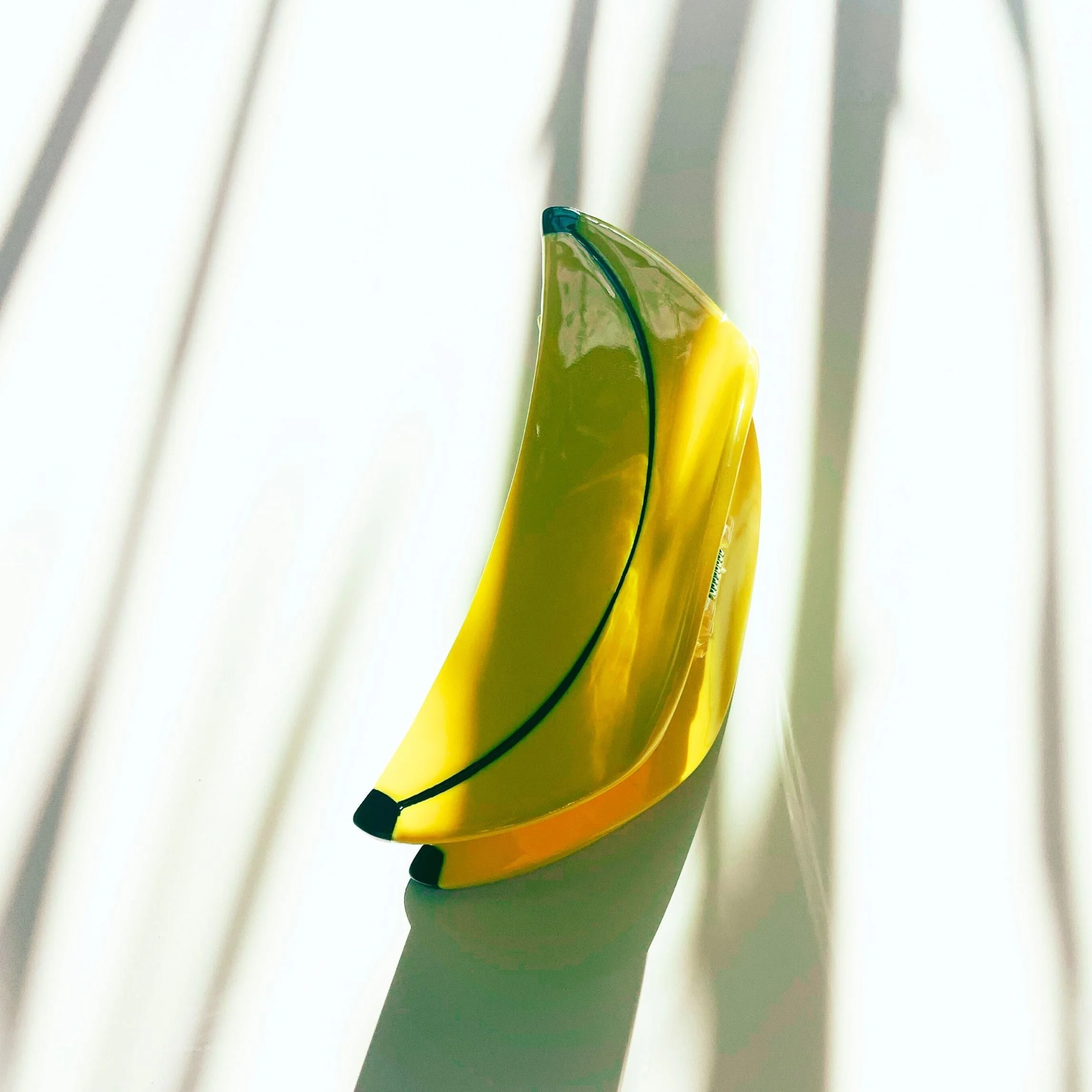 Velvet Claws Banana Hair Clip - Image 2