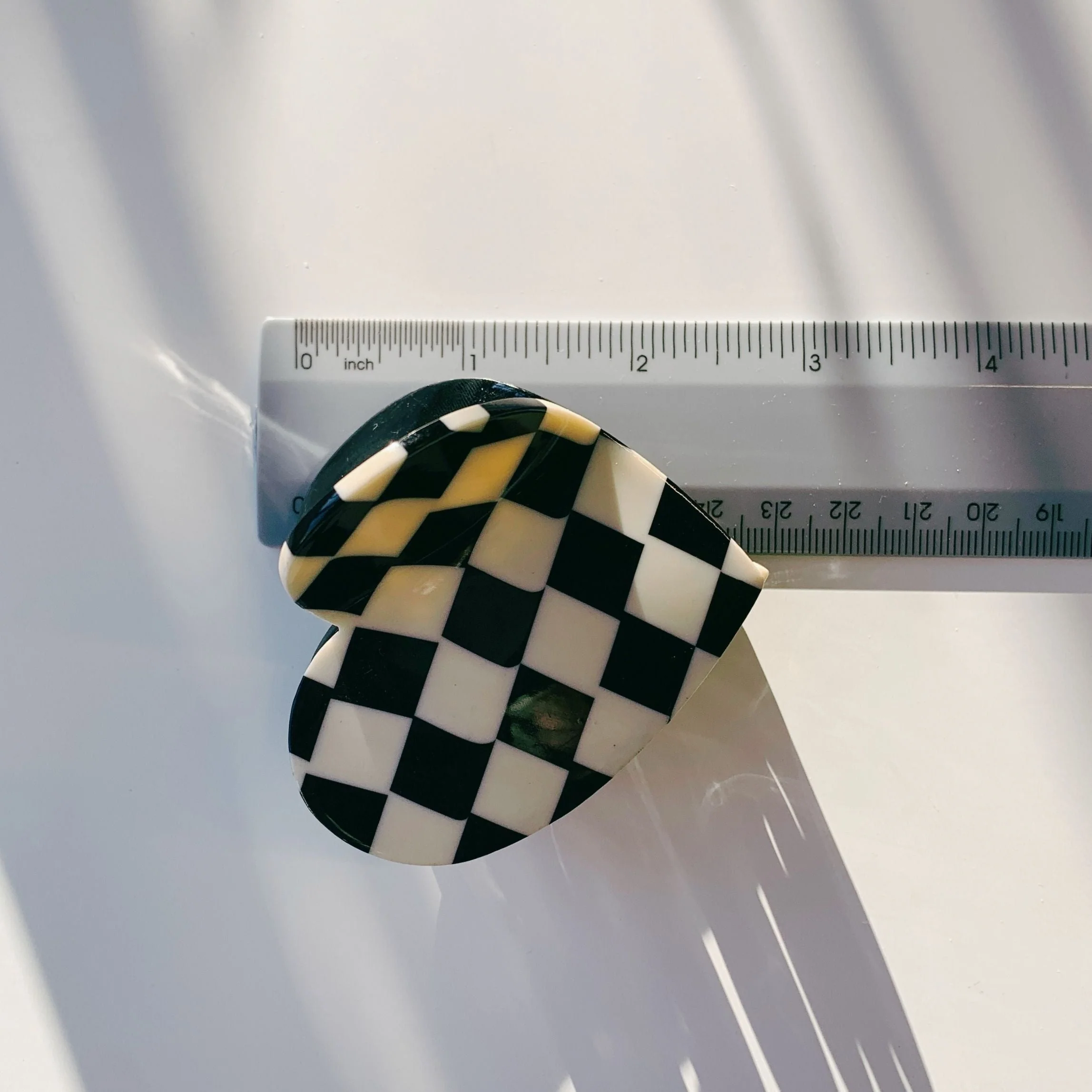 Velvet Claws Checkered Heart Hair Clip - Image 10