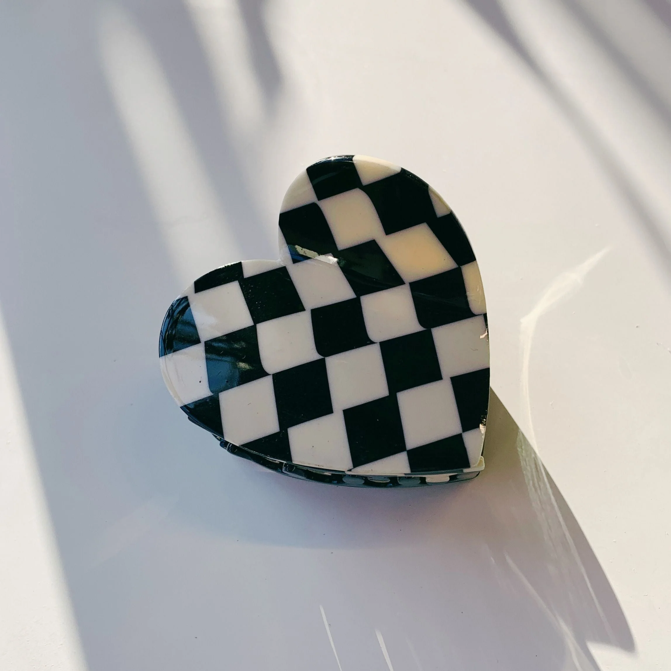 Velvet Claws Checkered Heart Hair Clip - Image 9