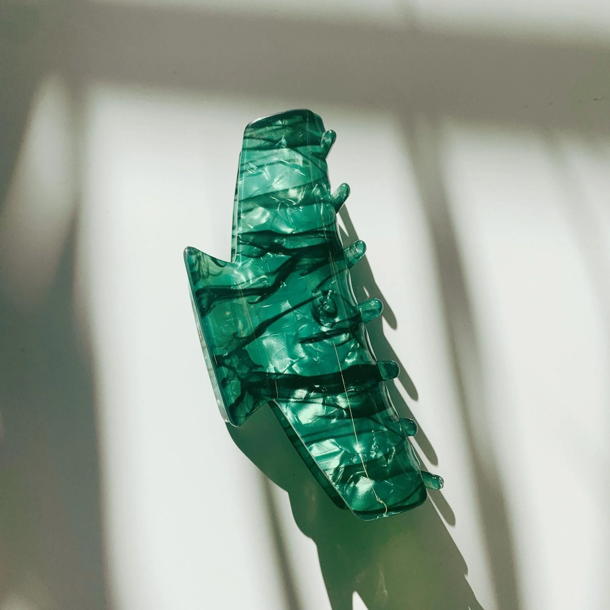 Velvet Claws Green Shadows Hair Claw - Image 3
