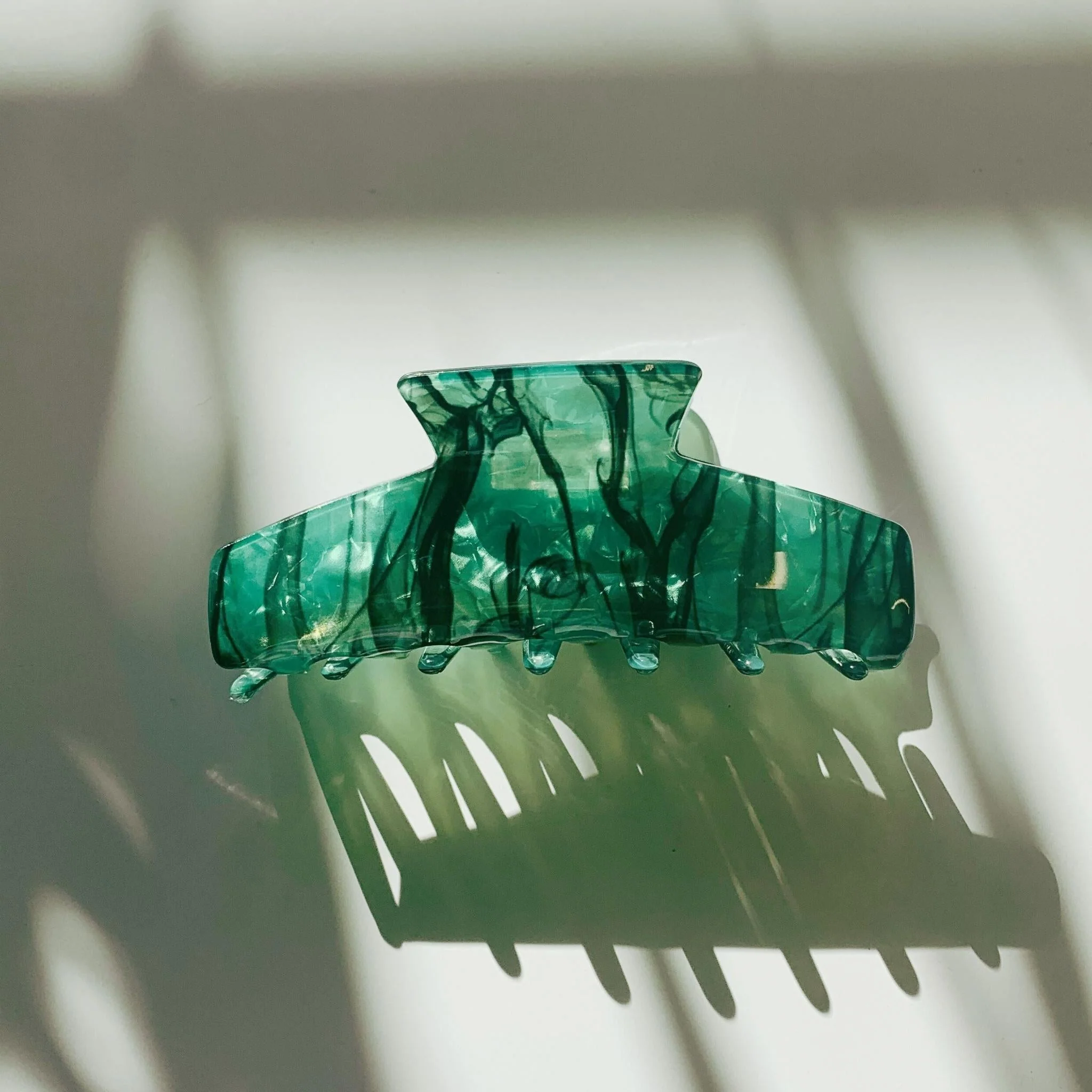 Velvet Claws Green Shadows Hair Claw - Image 4