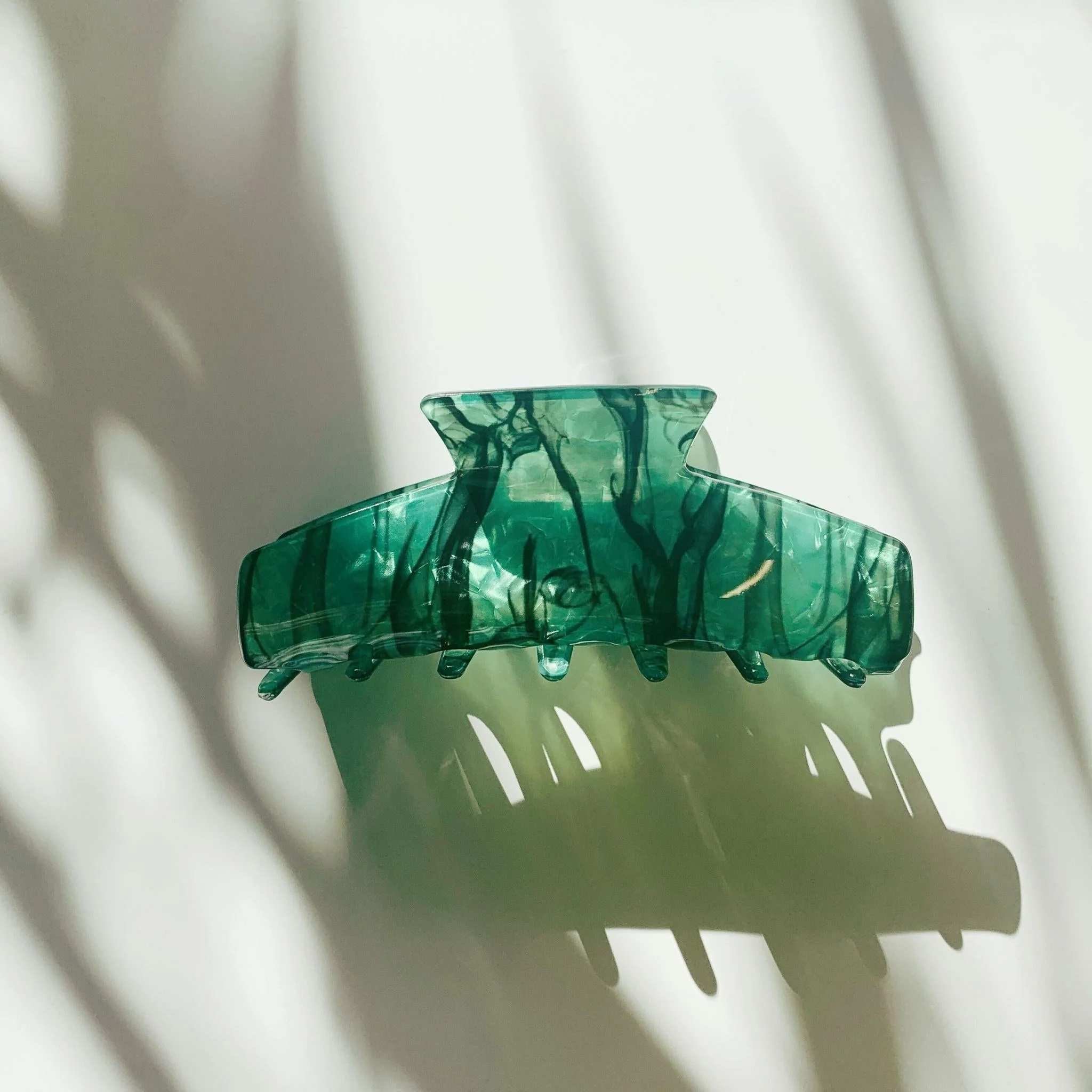 Velvet Claws Green Shadows Hair Claw - Image 5