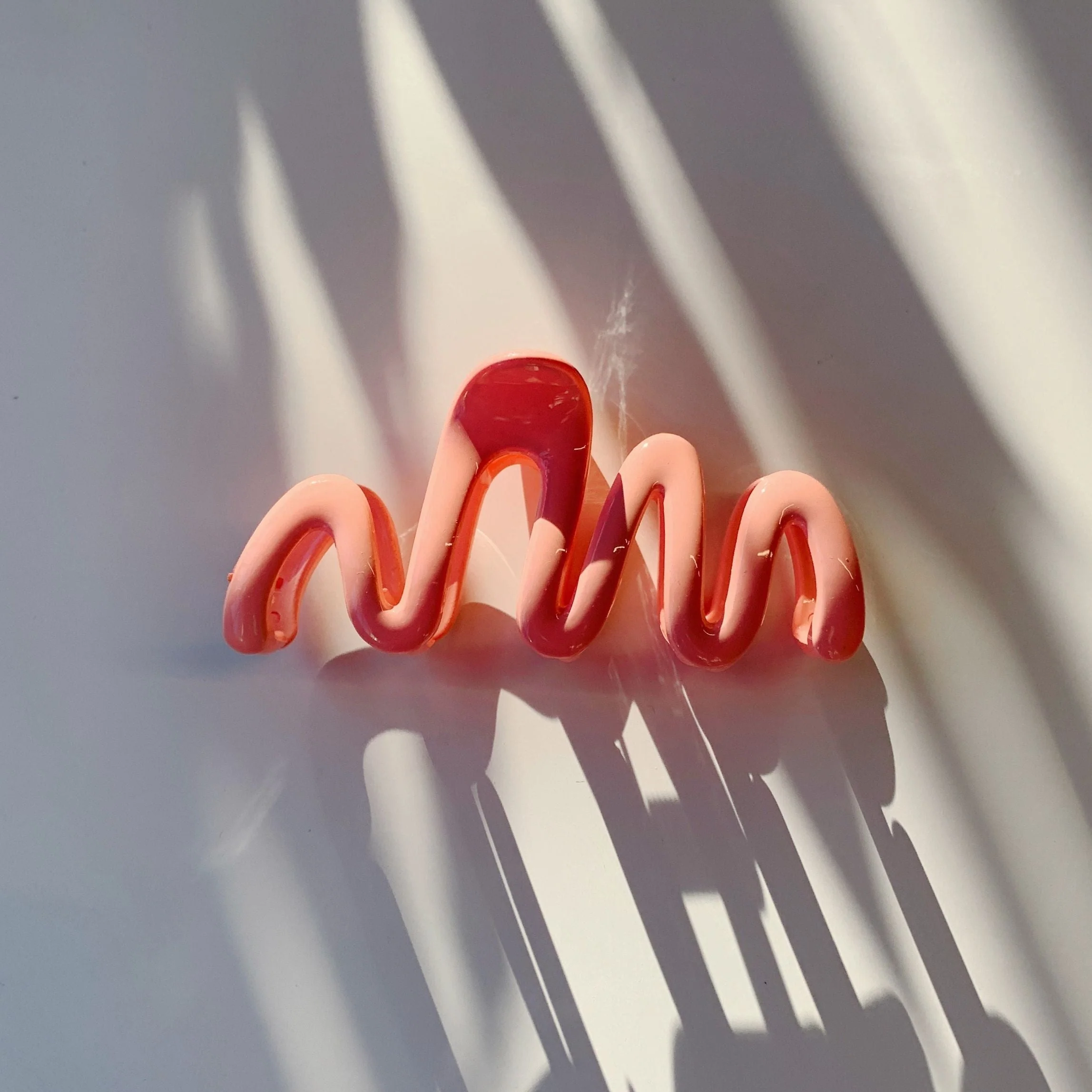 Velvet Claws Hair Clip | '80s Squiggle in Bubble Pink | Claw Clip in Velvet Travel Bag - Image 6