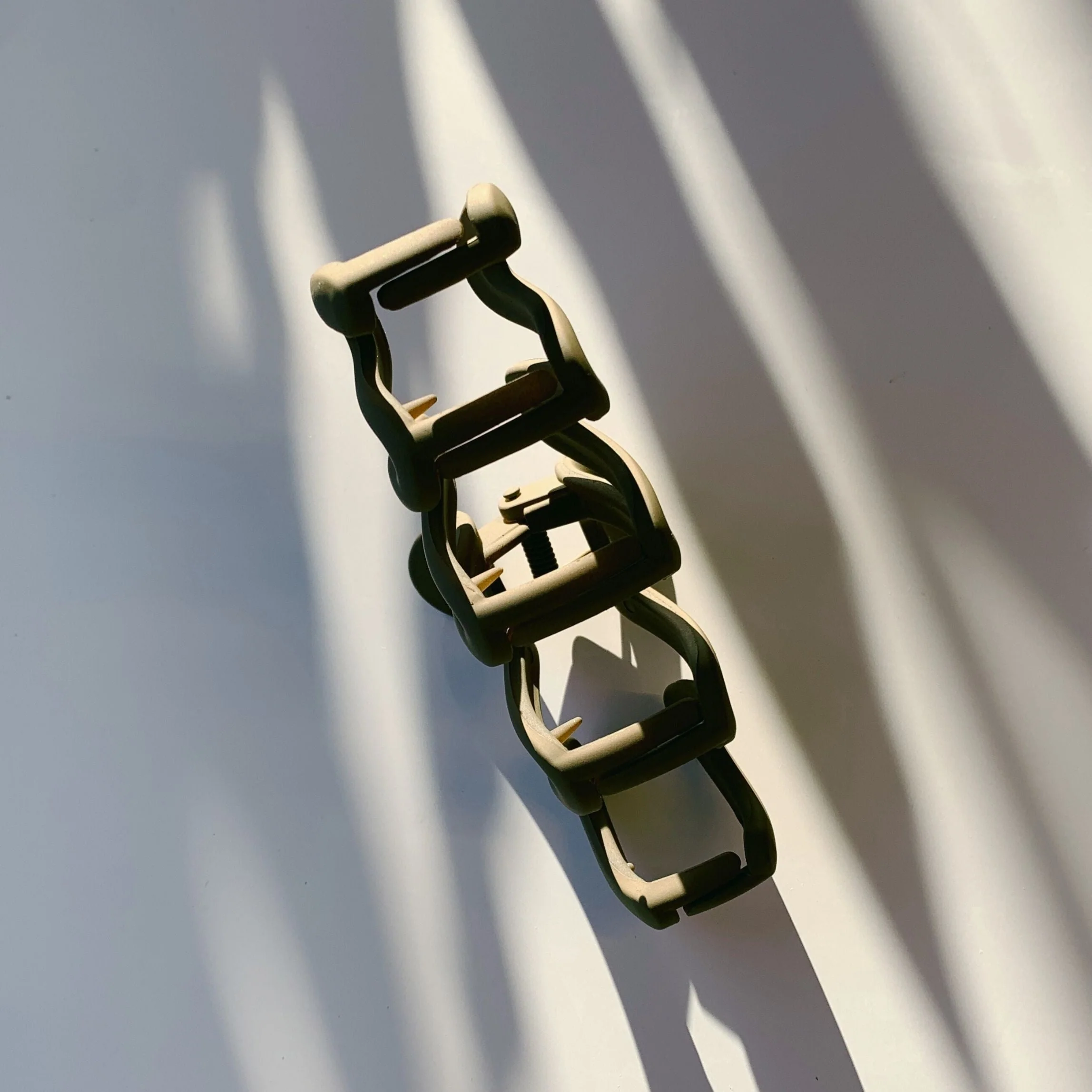 Velvet Claws Hair Clip | '80s Squiggle in Professional Khaki Hair Claw - Image 6