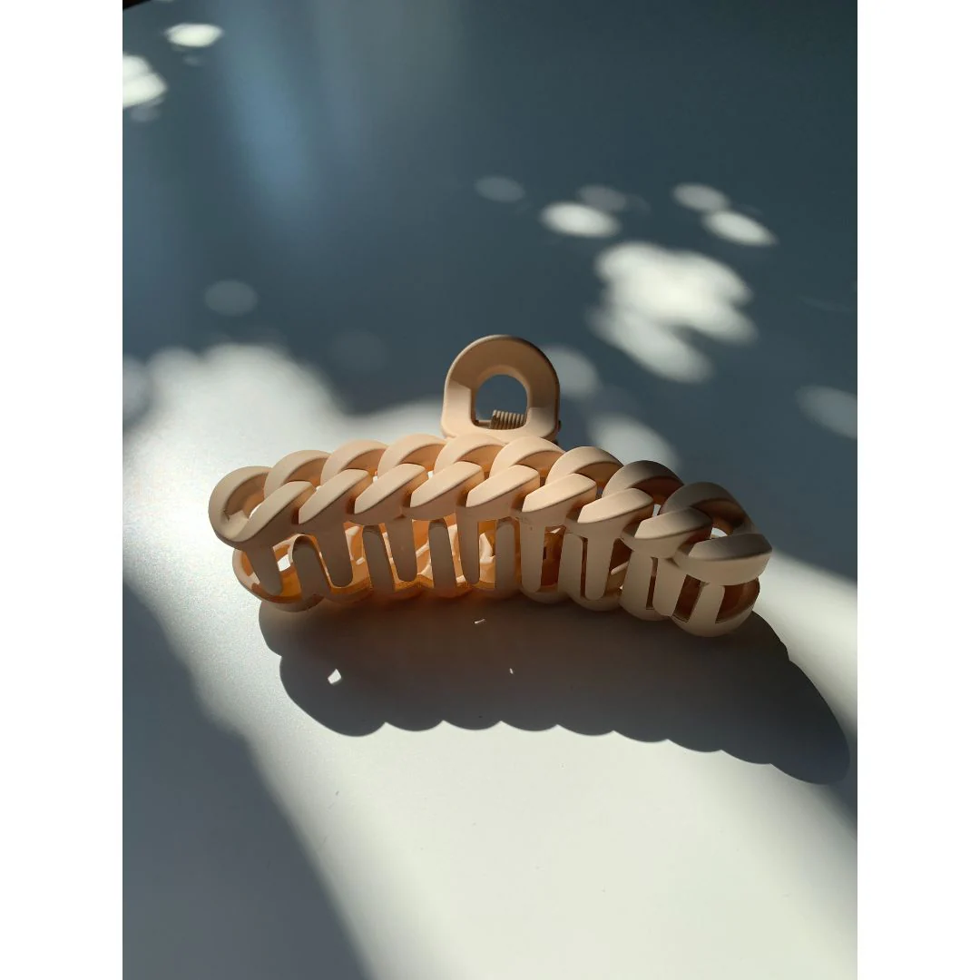 Velvet Claws Hair Clip | The Chain in Sweet Milk Hair Claw - Image 3