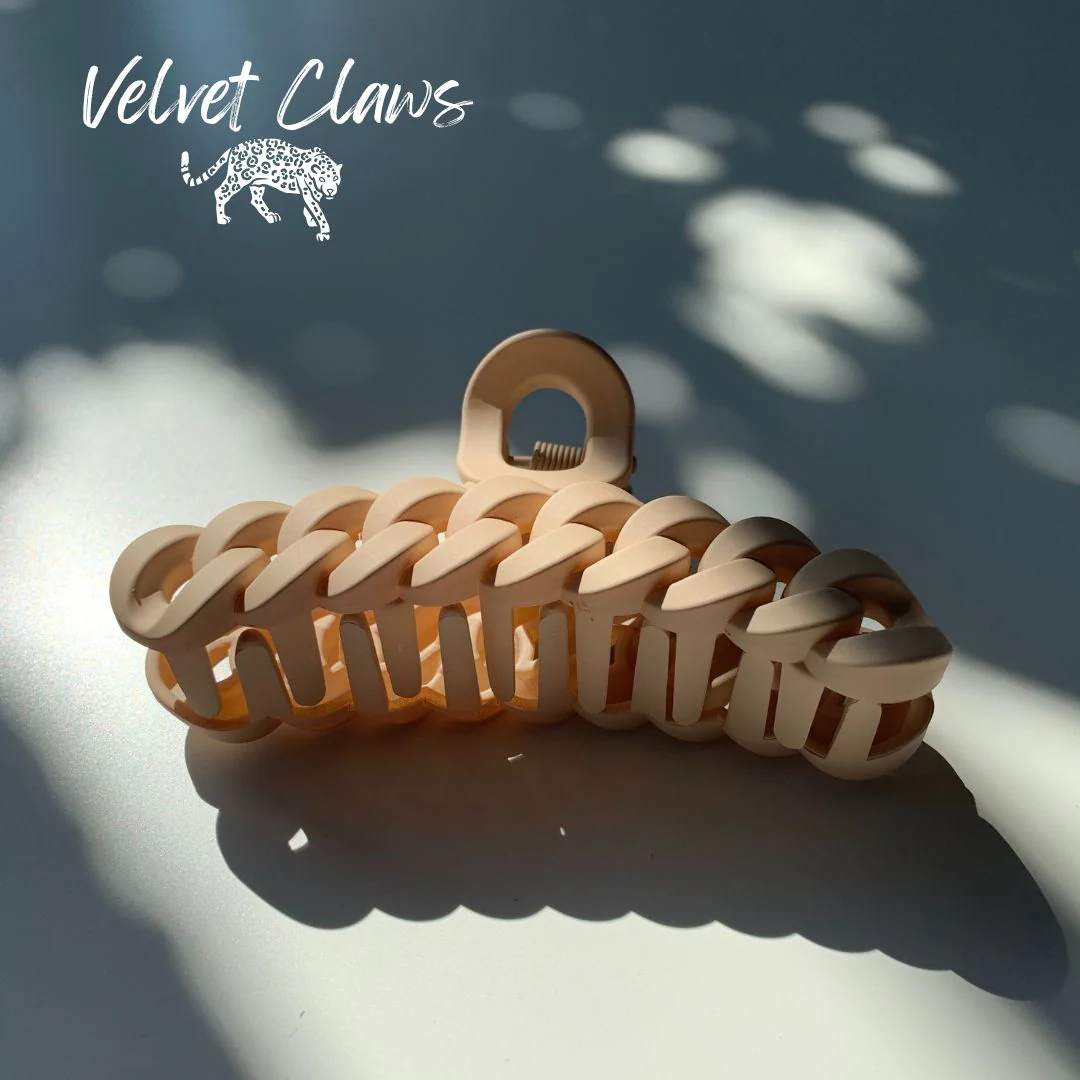 Velvet Claws Hair Clip | The Chain in Sweet Milk Hair Claw - Image 4