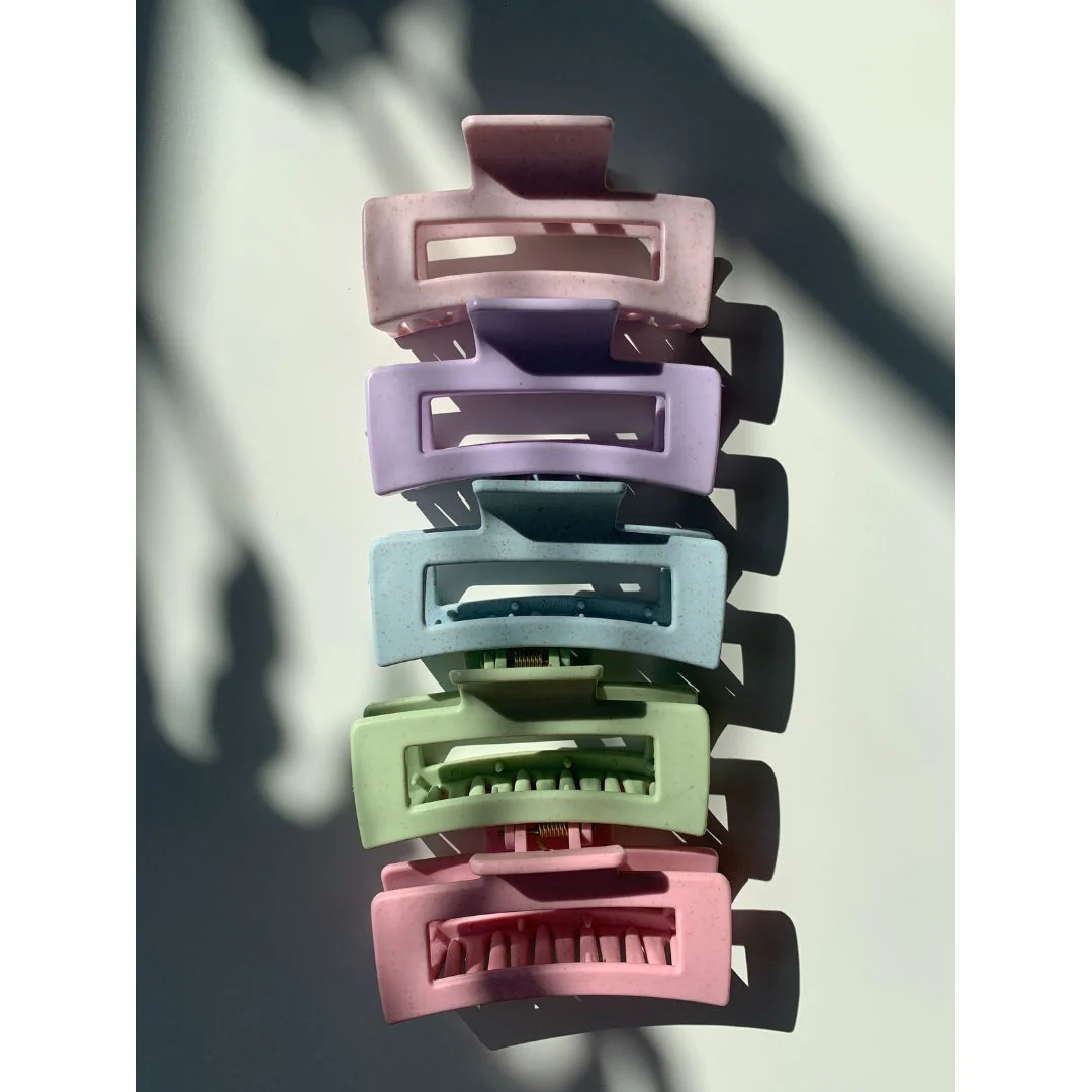 Velvet Claws Hair Clip | The Jada in Baby Pink Speckle Hair Claw - Image 5