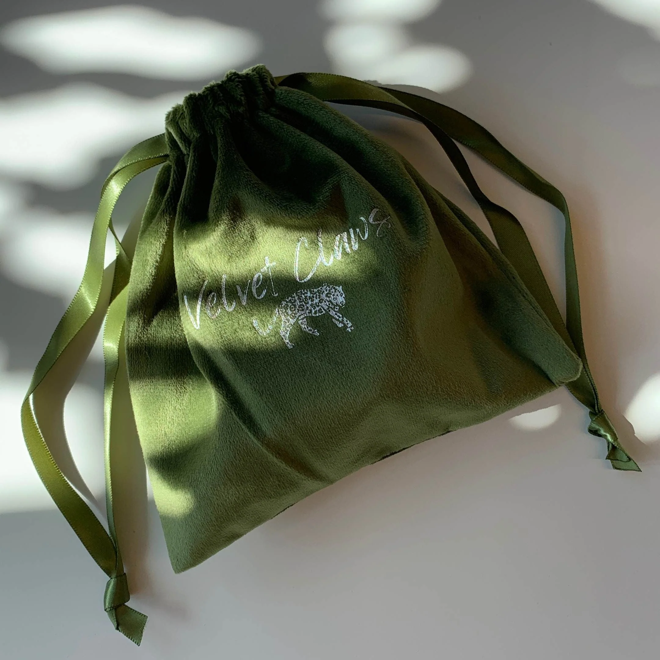 Velvet Claws Hair Clip | The Lobster in Matcha Swirl | Claw Clip in Velvet Travel Bag - Image 10