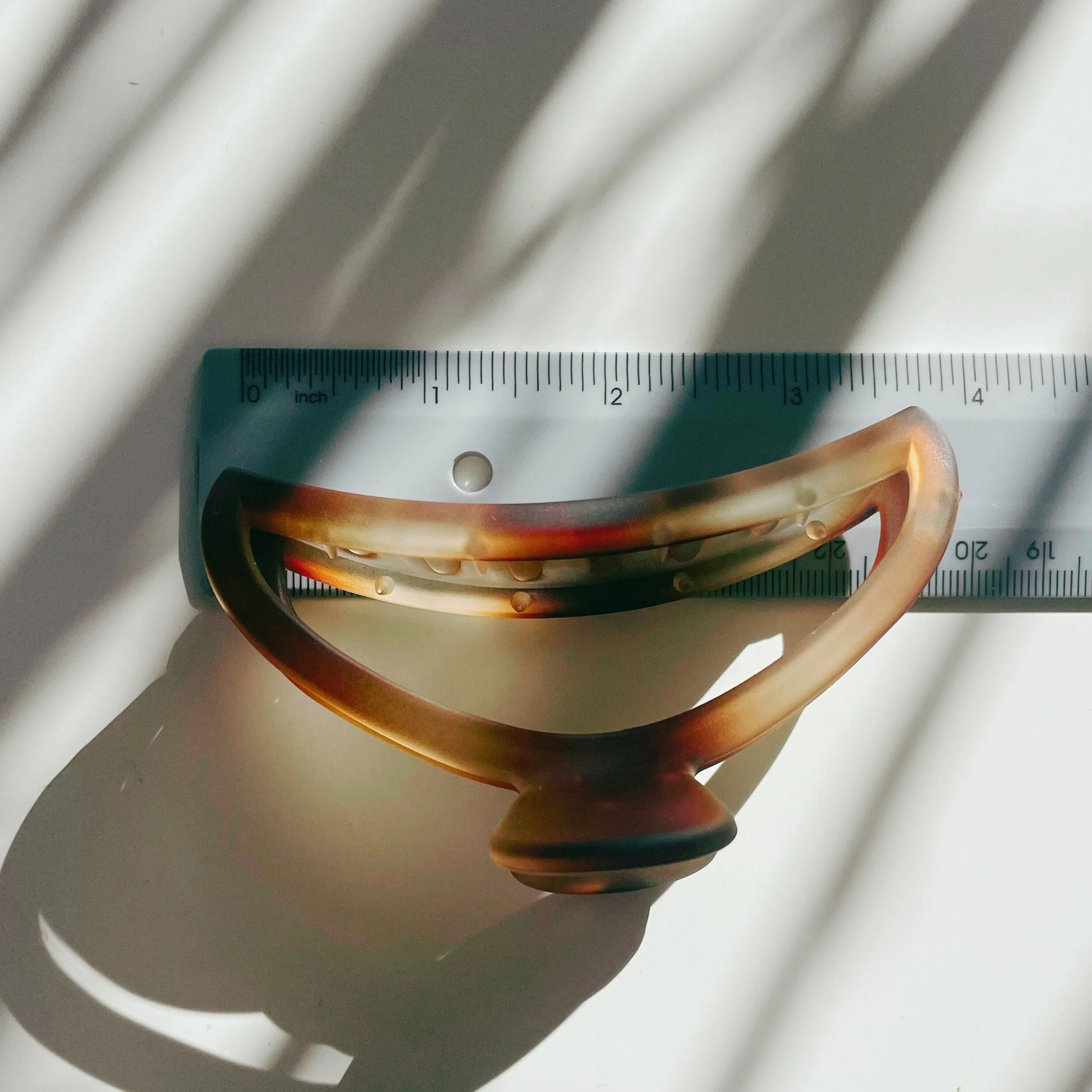 Velvet Claws Hollow Crescent in Marble Auburn Hair Claw - Image 7