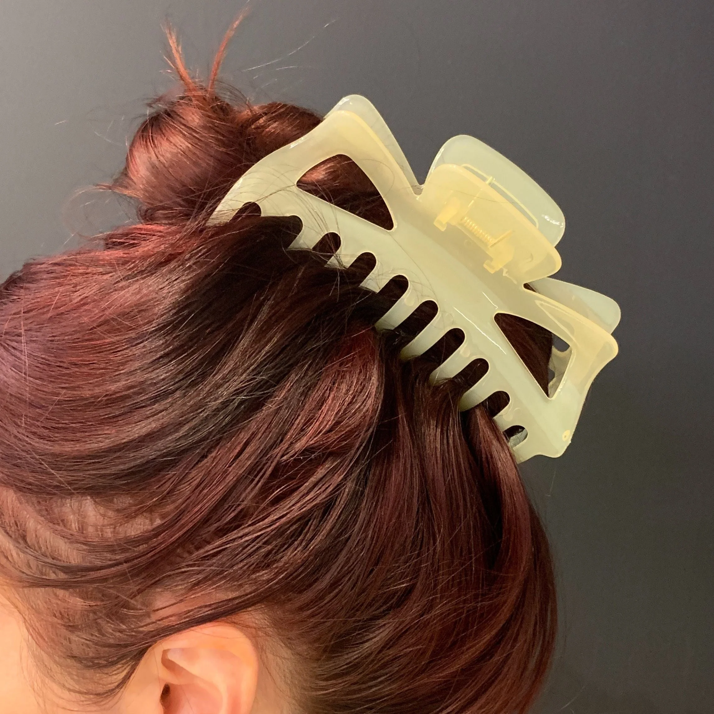 Velvet Claws Megabow Milk White Hair Claw - Image 9